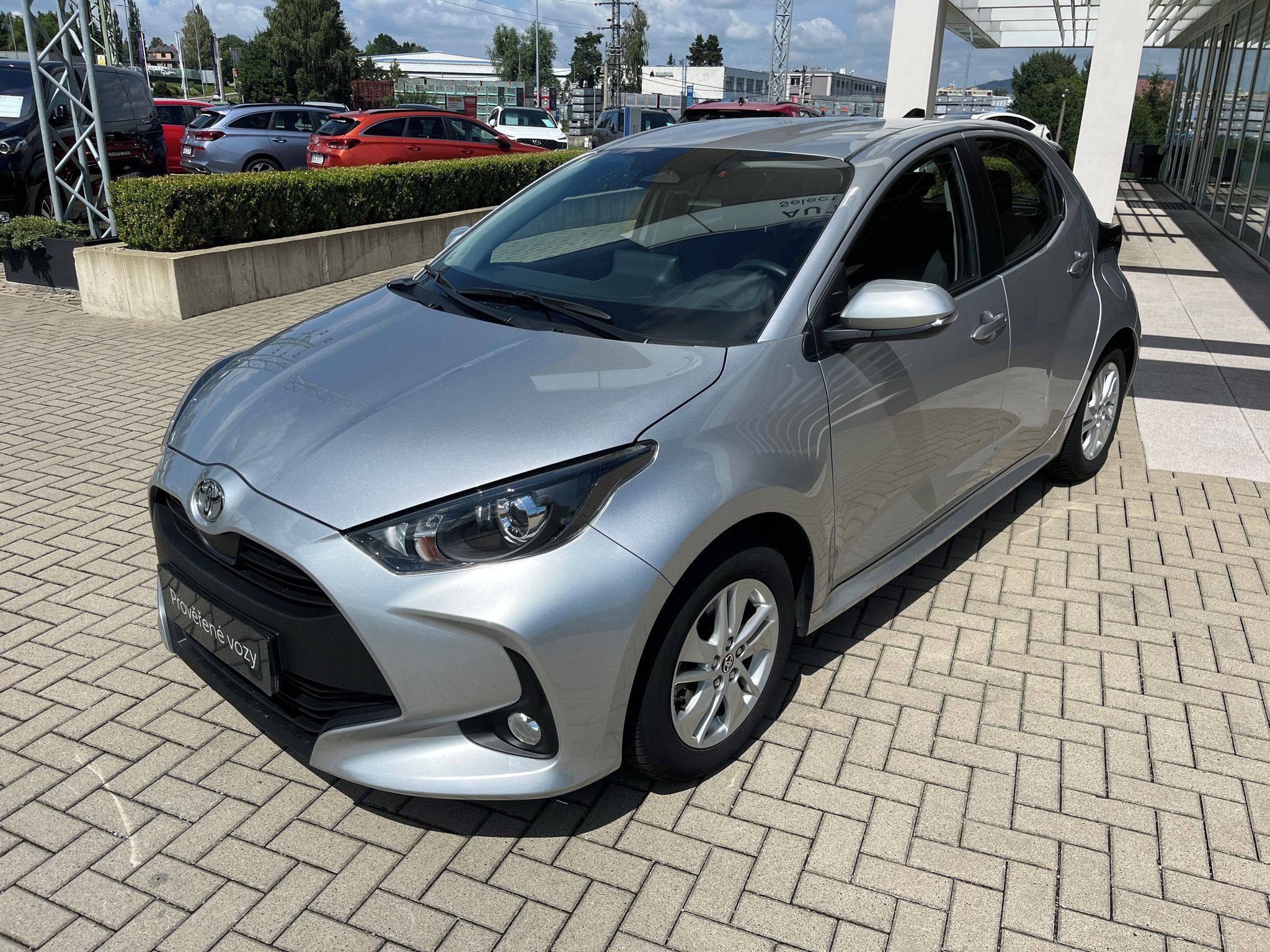 Toyota Yaris, 1.5 Hybrid e-CVT Comfort - fotka 2
