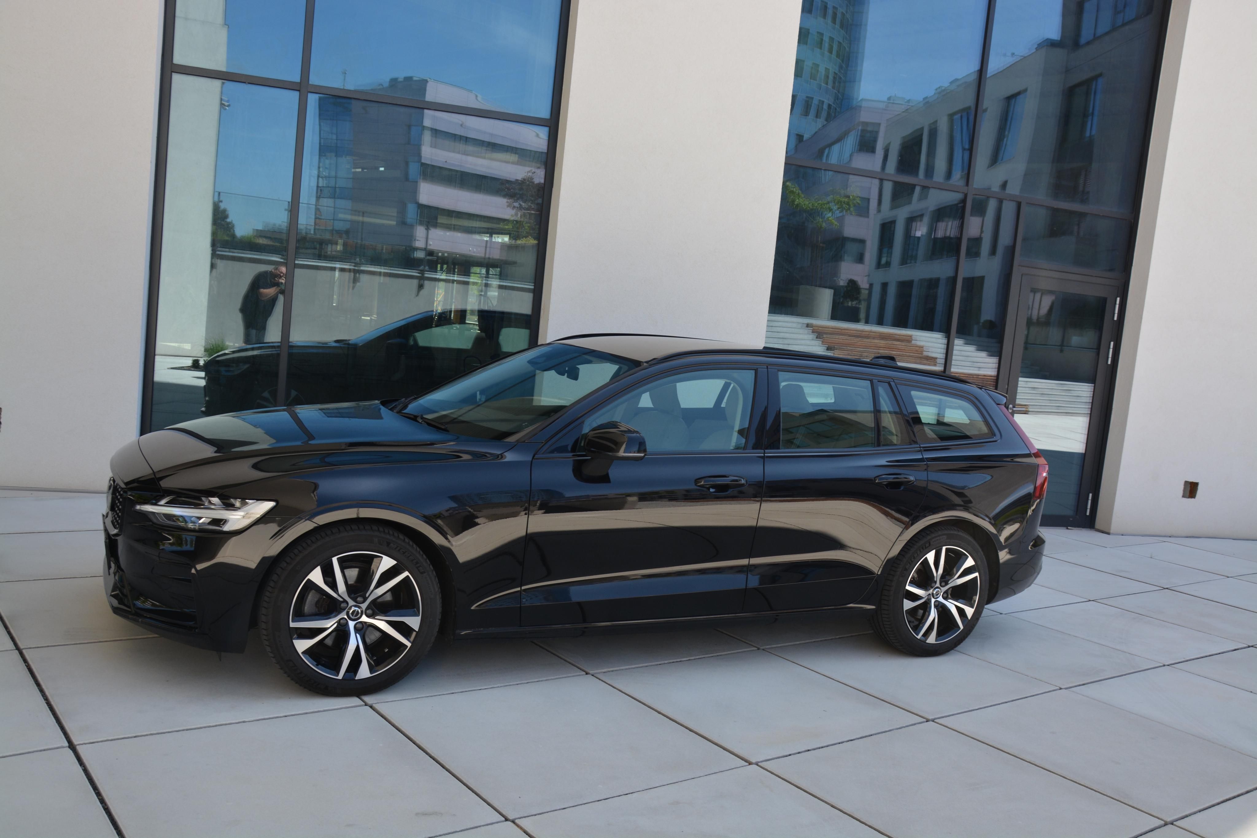 Volvo V60, B4 Plus Dark AT ČR 1 MAJITEL - fotka 4