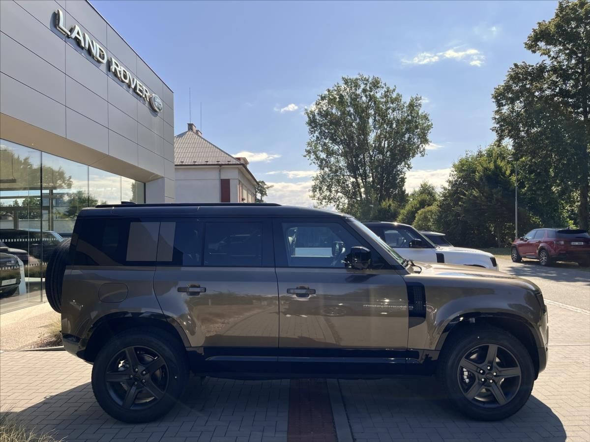 Land Rover Defender, 3,0 110 X-Dynamic SE D250 AWD - fotka 4