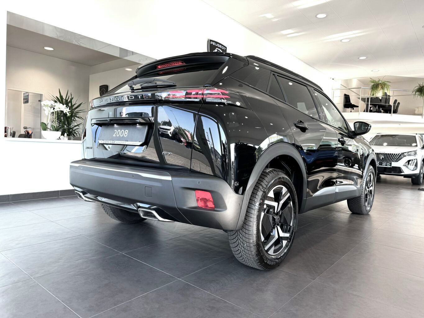 Peugeot 2008, GT Hybrid 145 e-DCS6 - fotka 4
