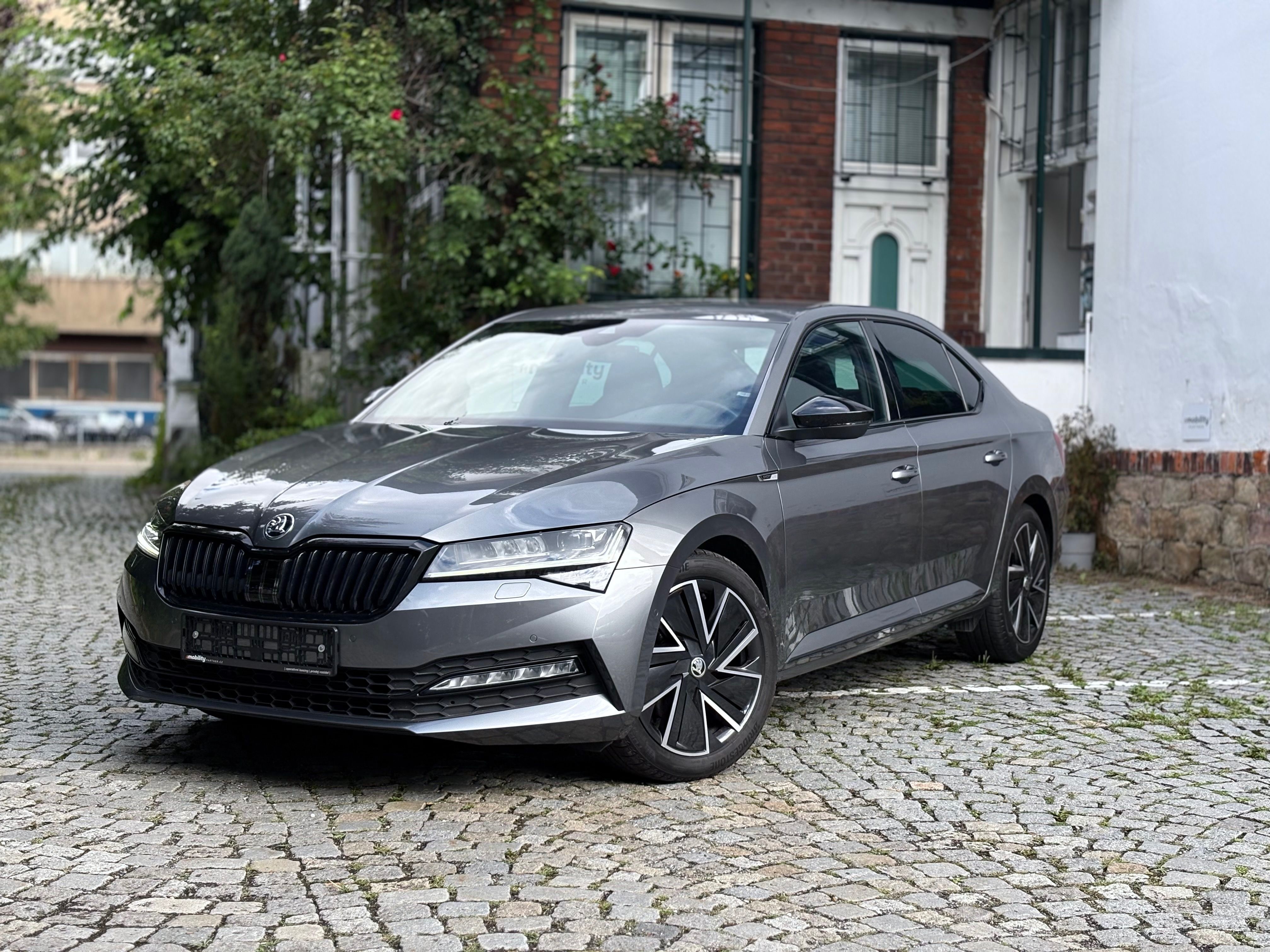 Škoda Superb, SPORTLINE 1.5 TSI 110kW DSG,ČR - fotka 4