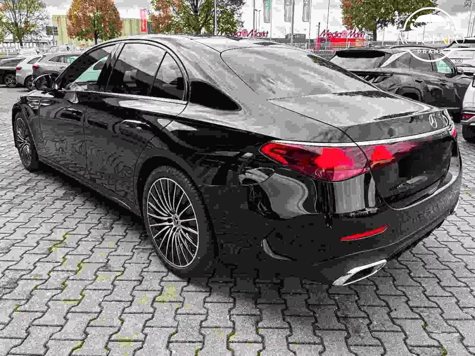 Mercedes-Benz Třídy E, 450d 4Matic* AMG DISTRONIC - fotka 4