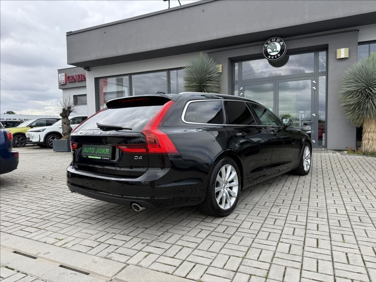 Volvo V90, 2,0 D4 140kW  AUT MOMENTUM LED - fotka 6
