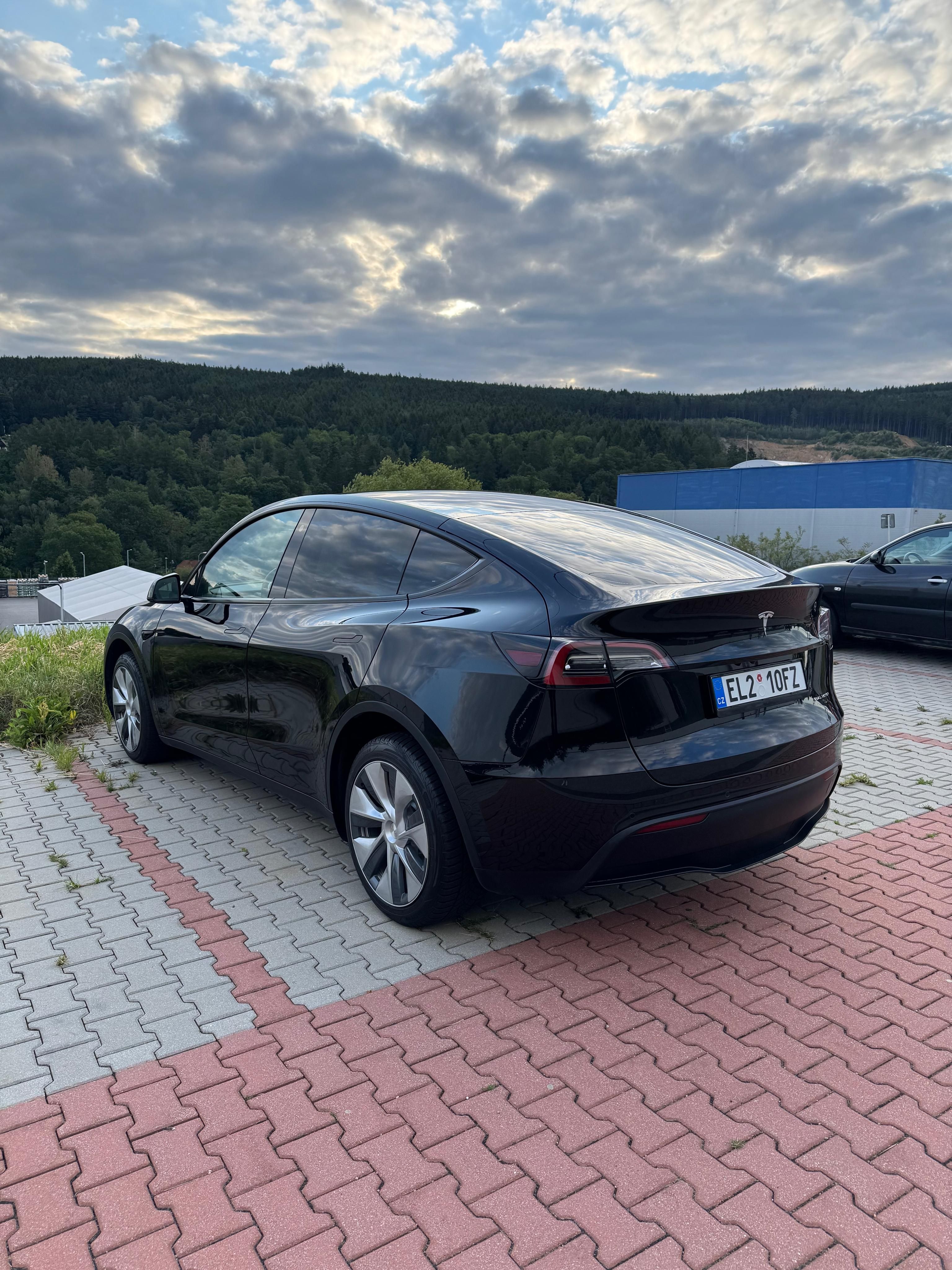 Tesla Model Y, LR, 4x4, 378kW, SOH 90,2%,DPH - fotka 5