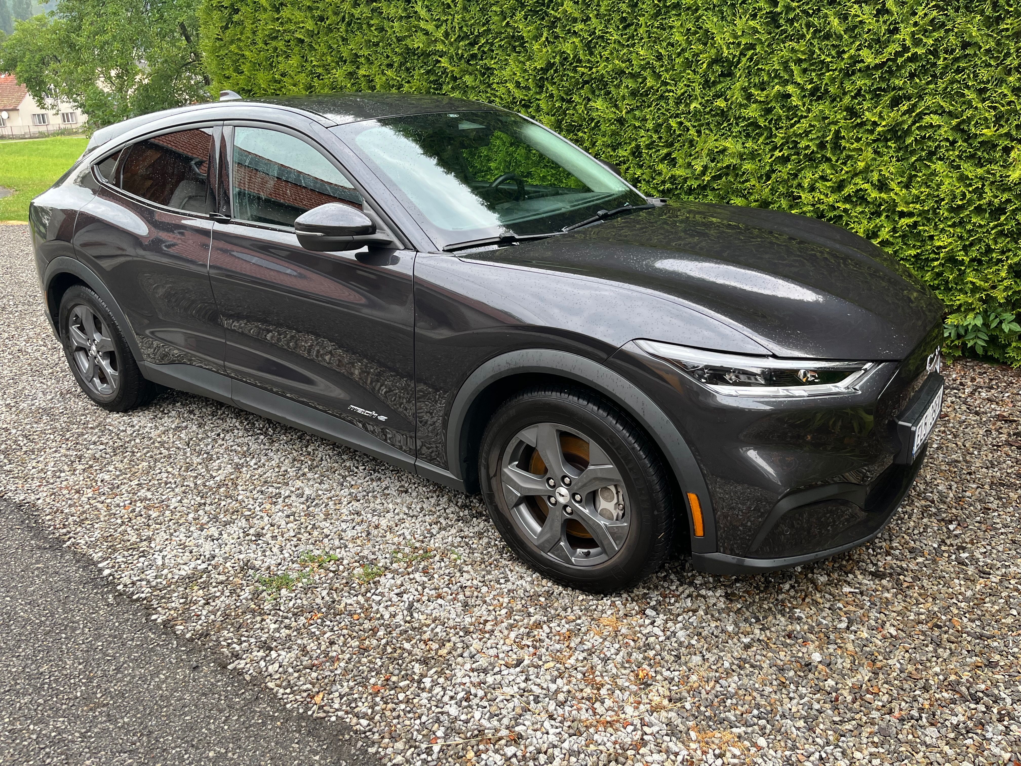 Ford Mustang Mach-E, SR 75,7 kWh - 93% SOH - fotka 2