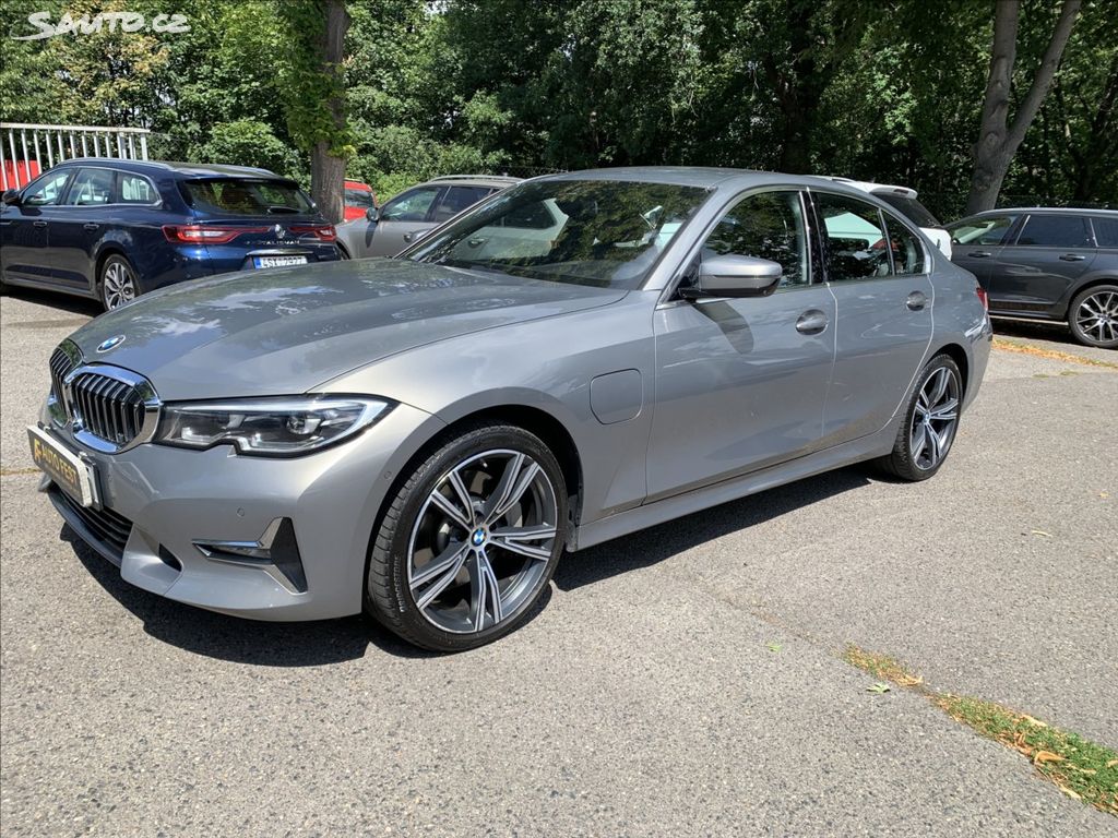 BMW Řada 3, 2,0 330e INDIVIDUAL,1.MAJ,ČR