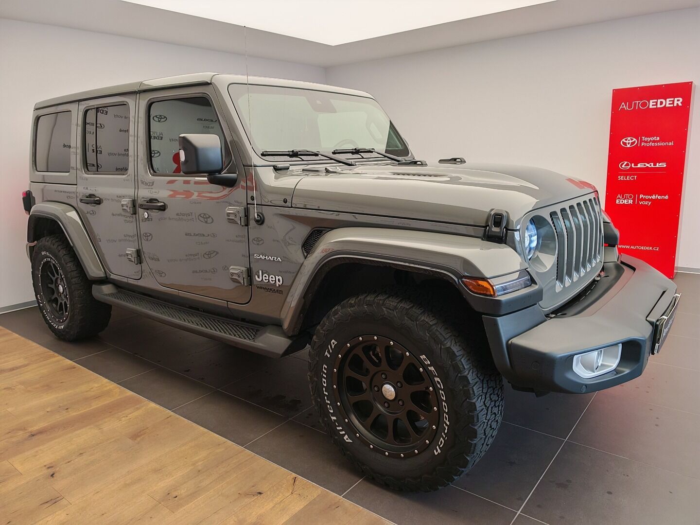 Jeep Wrangler, SAHARA 2.0T 4x4 Unlimited - fotka 3