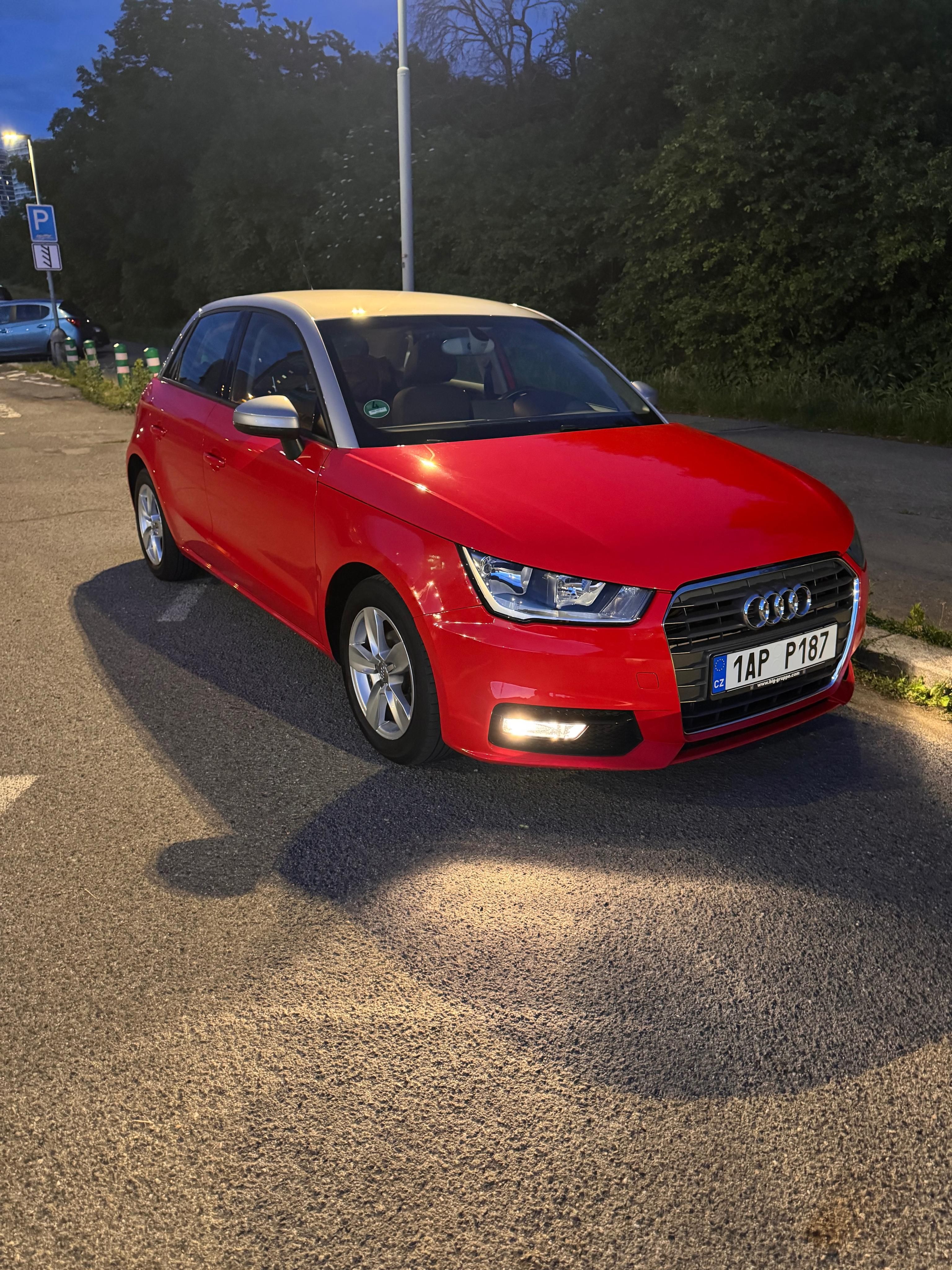 Audi A1, Audi A1 1.4 tdi Sportback TOP - fotka 5