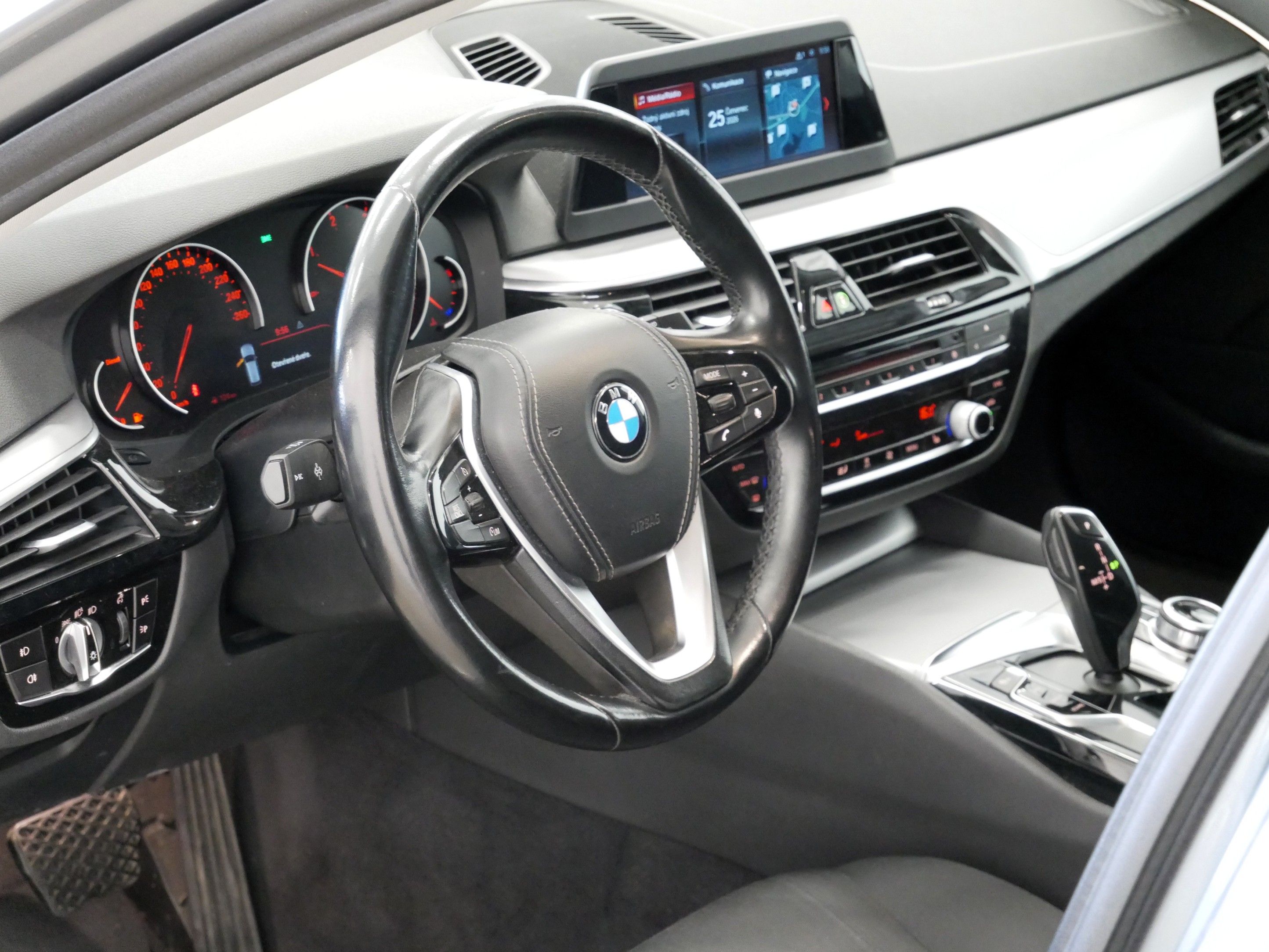 BMW Řada 5, 520d 140 kW Touring - fotka 5