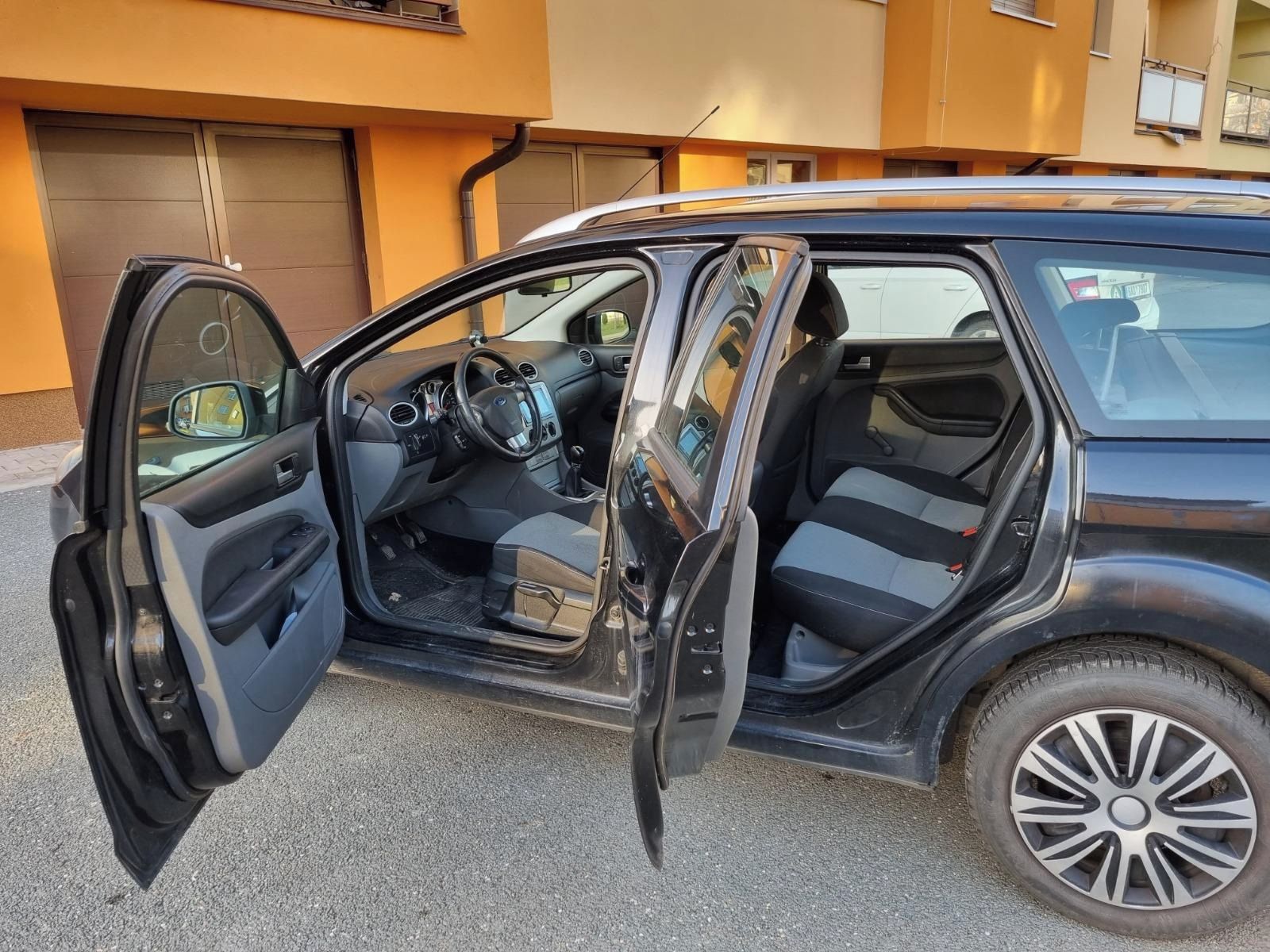 Ford Focus, 1.6i 74kW - fotka 6