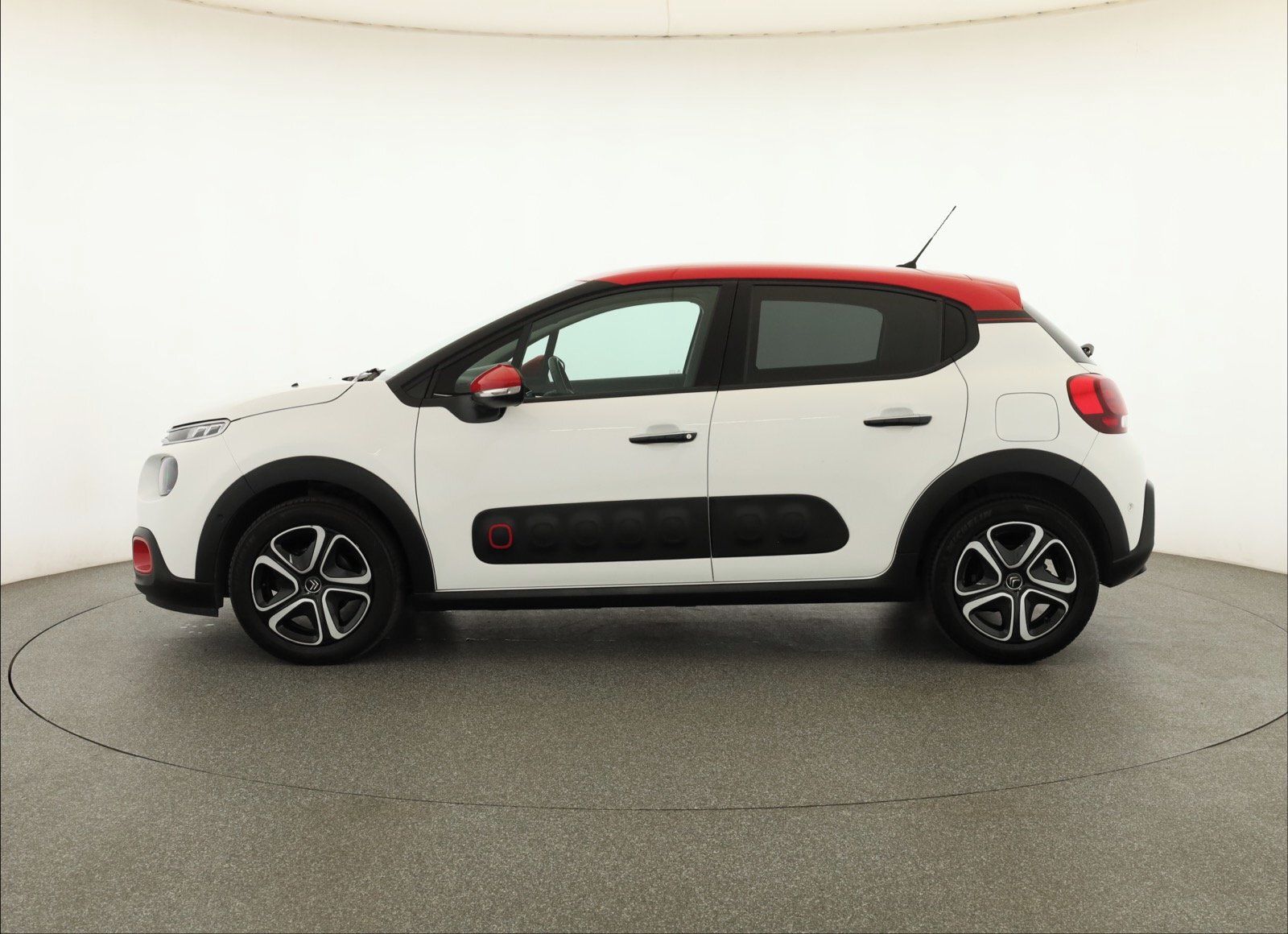 Citroën C3, 1.2 PureTech, Automat, Navi - fotka 3