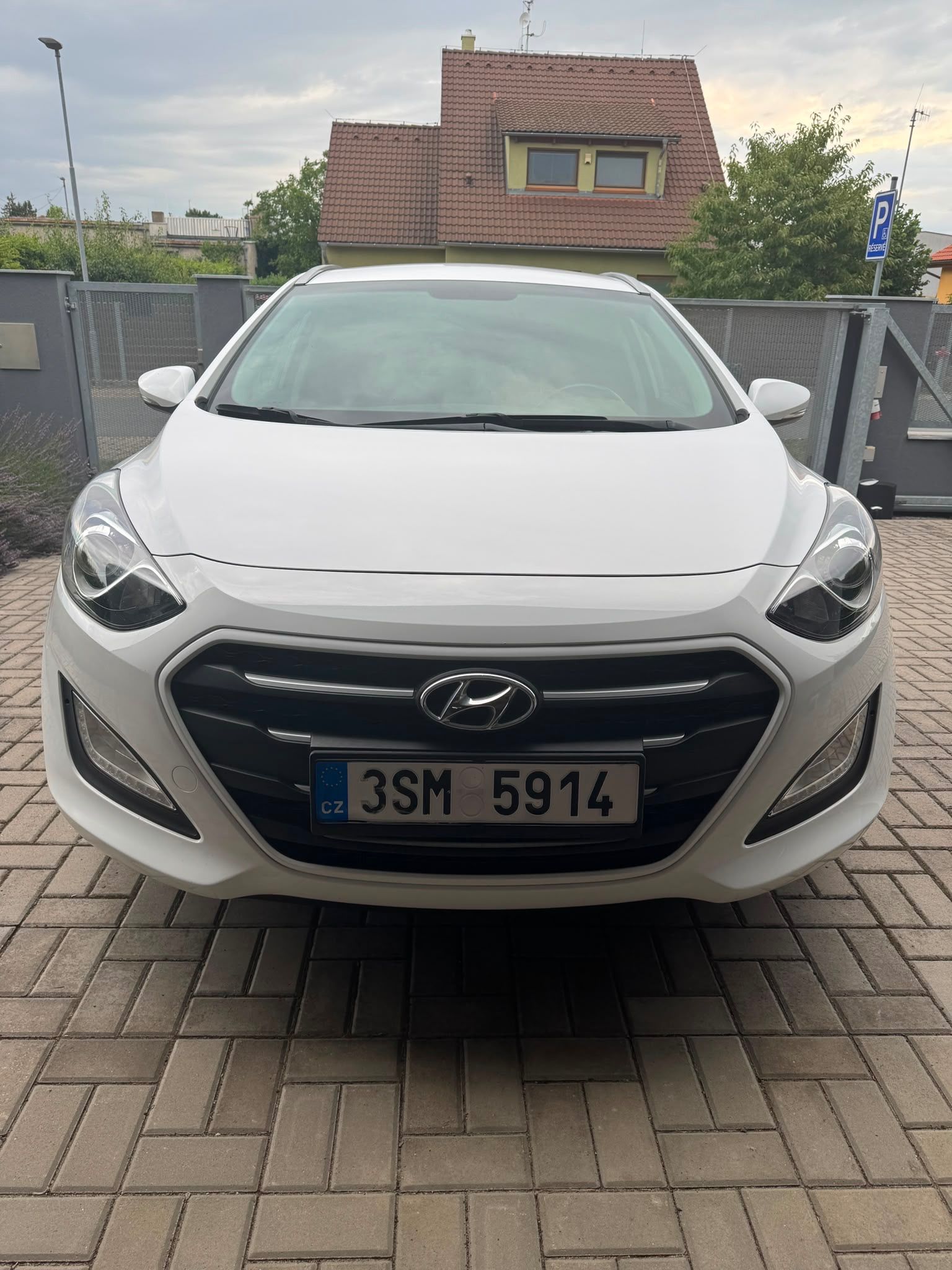 Hyundai i30, 1,6GDi Kombi Nehavarováno - fotka 3