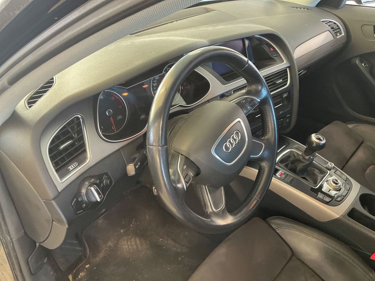 Audi A4, 2.0Tdi 140KW ALCANTRA TAŽNÉ - fotka 5