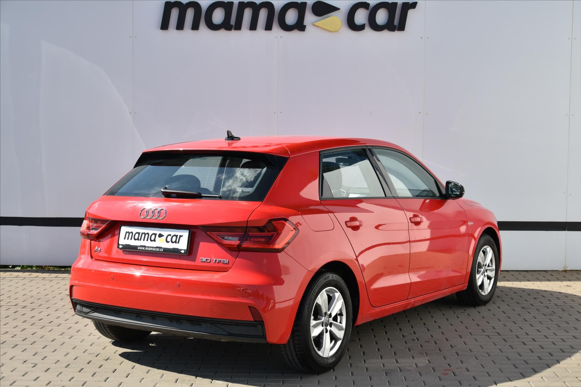 Audi A1, 1.0 TFSI 85kW S LINE DPH ČR - fotka 2