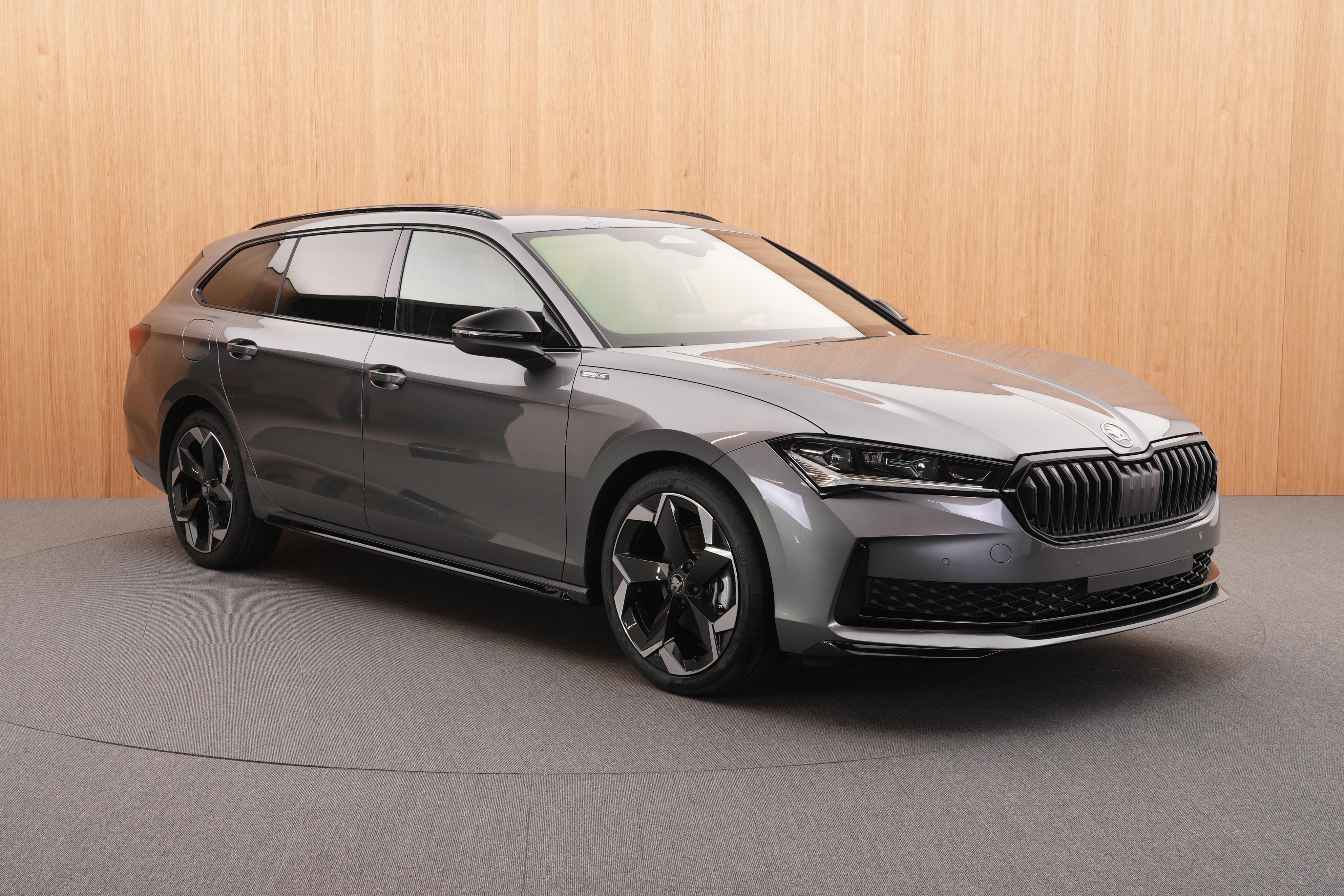 Škoda Superb, Sportline 1.5 TSI DSG - fotka 6