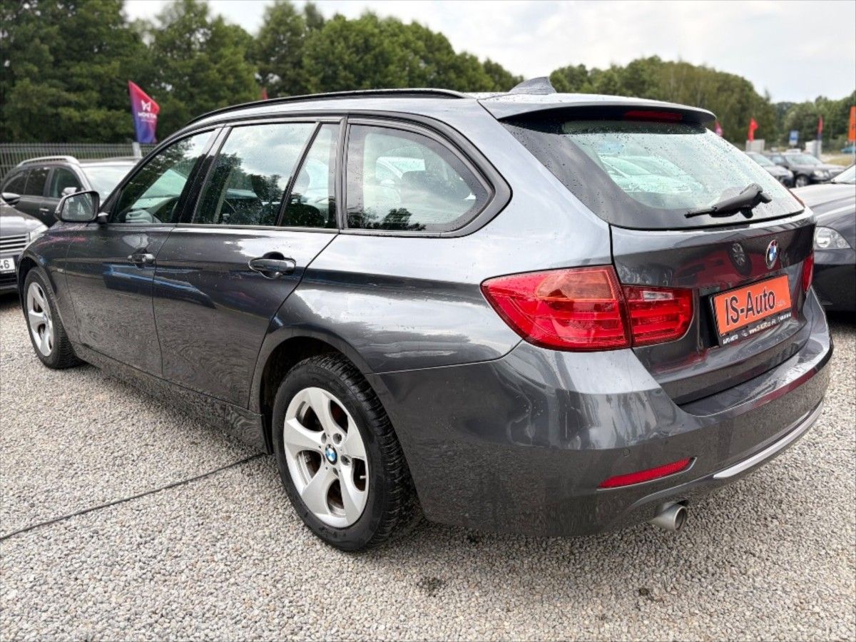 BMW Řada 3, 2,0 318D COMBI - fotka 3