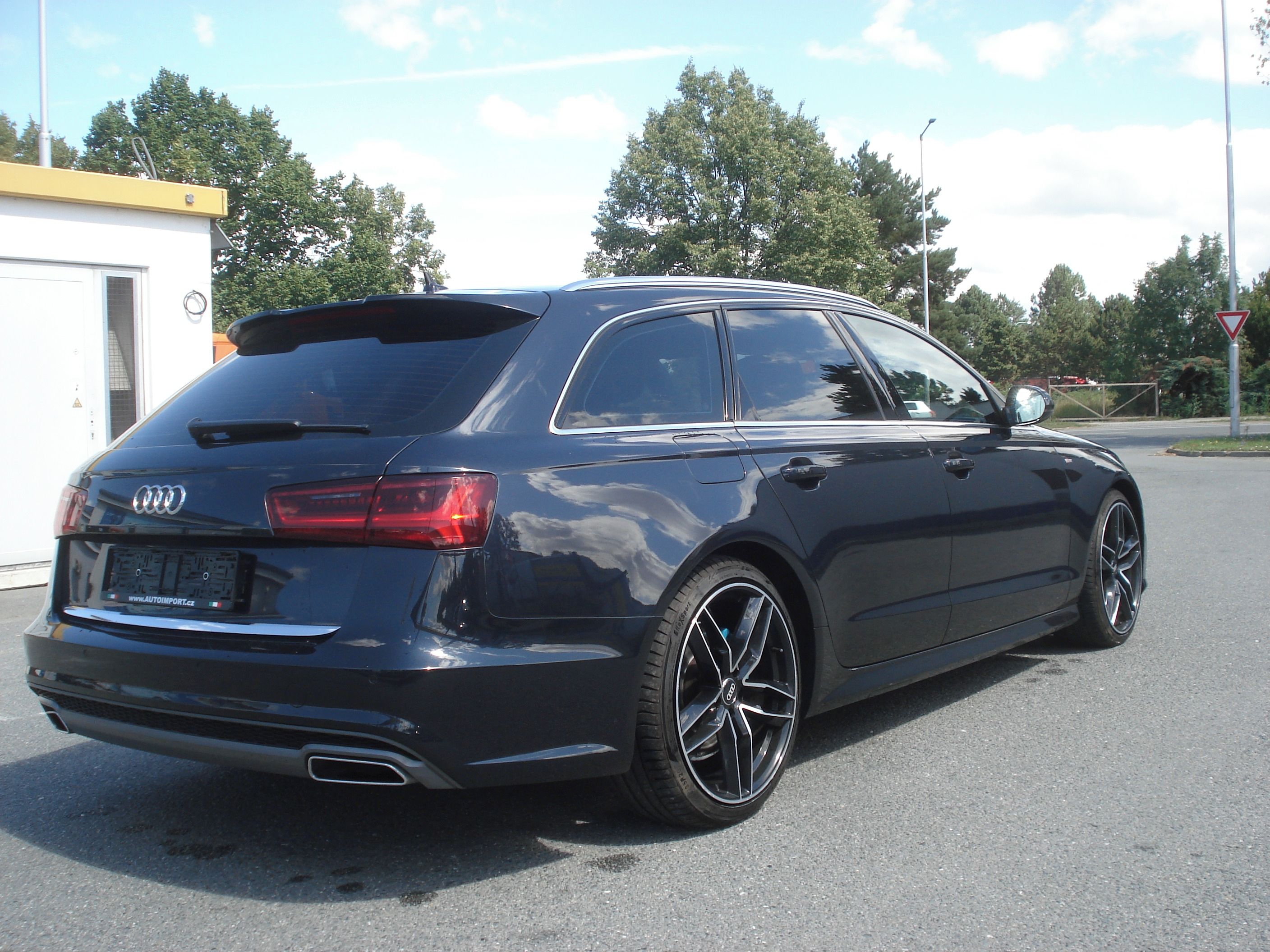 Audi A6, 2.0TDi S-LINE ALU 20 - fotka 6