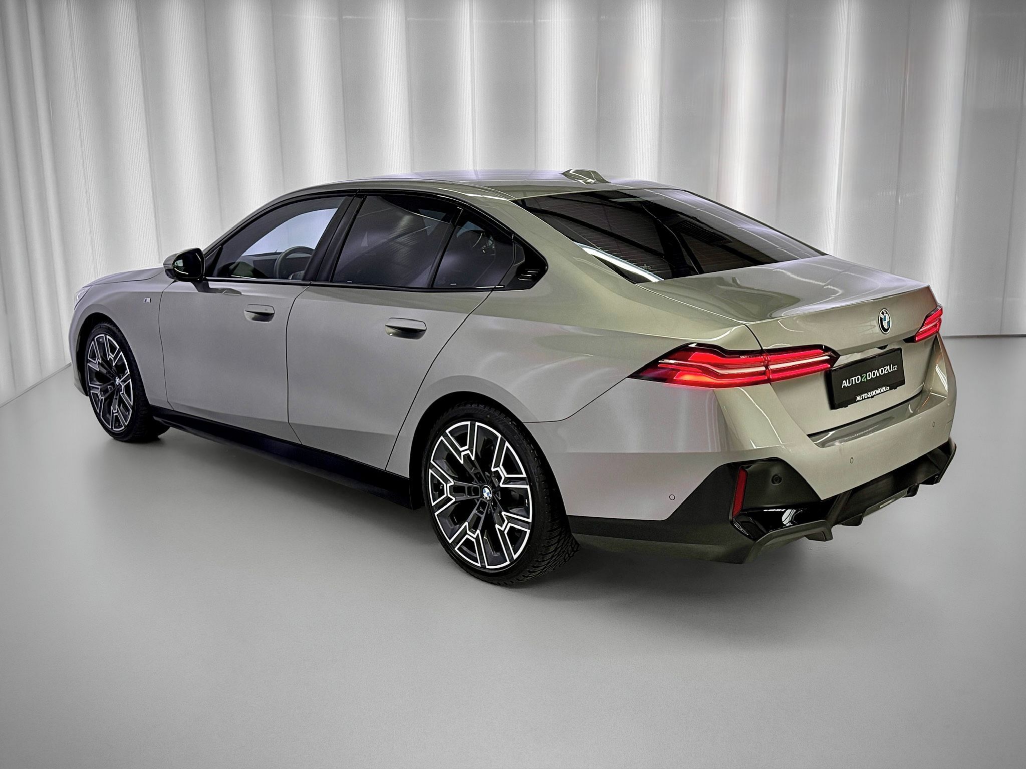 BMW Řada 5, 520d xDrive, M-SPORT, HUD, H/K - fotka 5