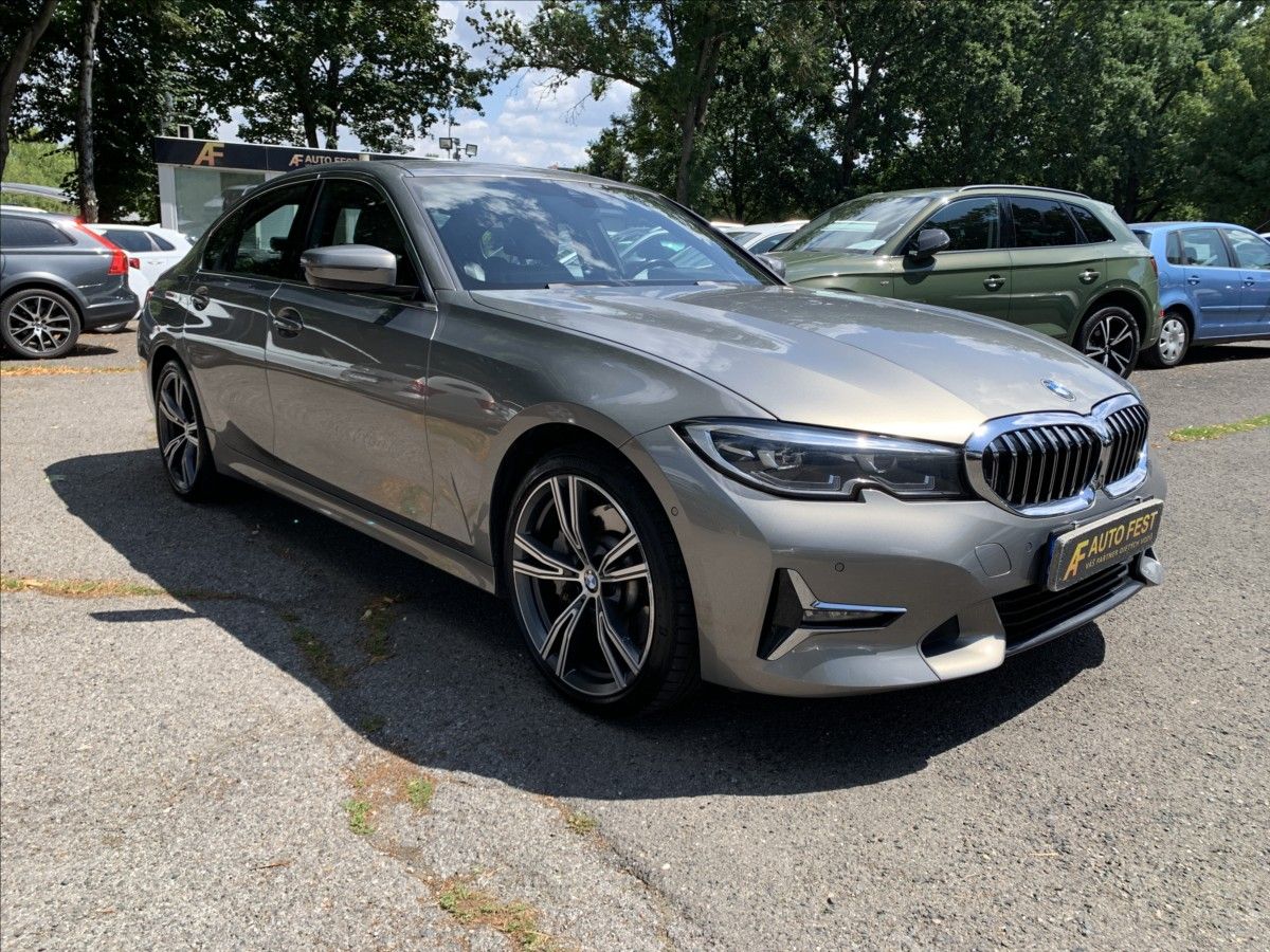 BMW Řada 3, 2,0 330e INDIVIDUAL,1.MAJ,ČR - fotka 3