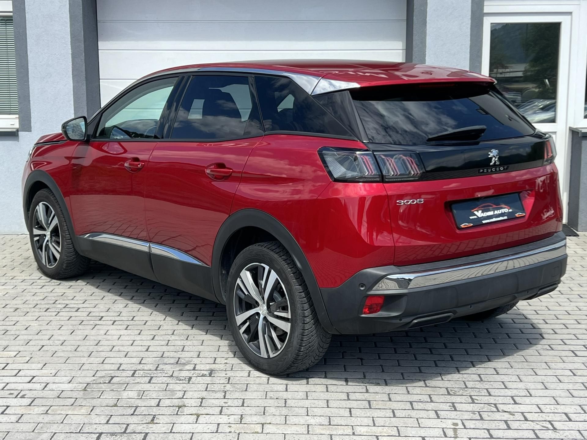 Peugeot 3008, 1.5 HDI 130K AUT ALLURE ČRNOVÉ - fotka 3