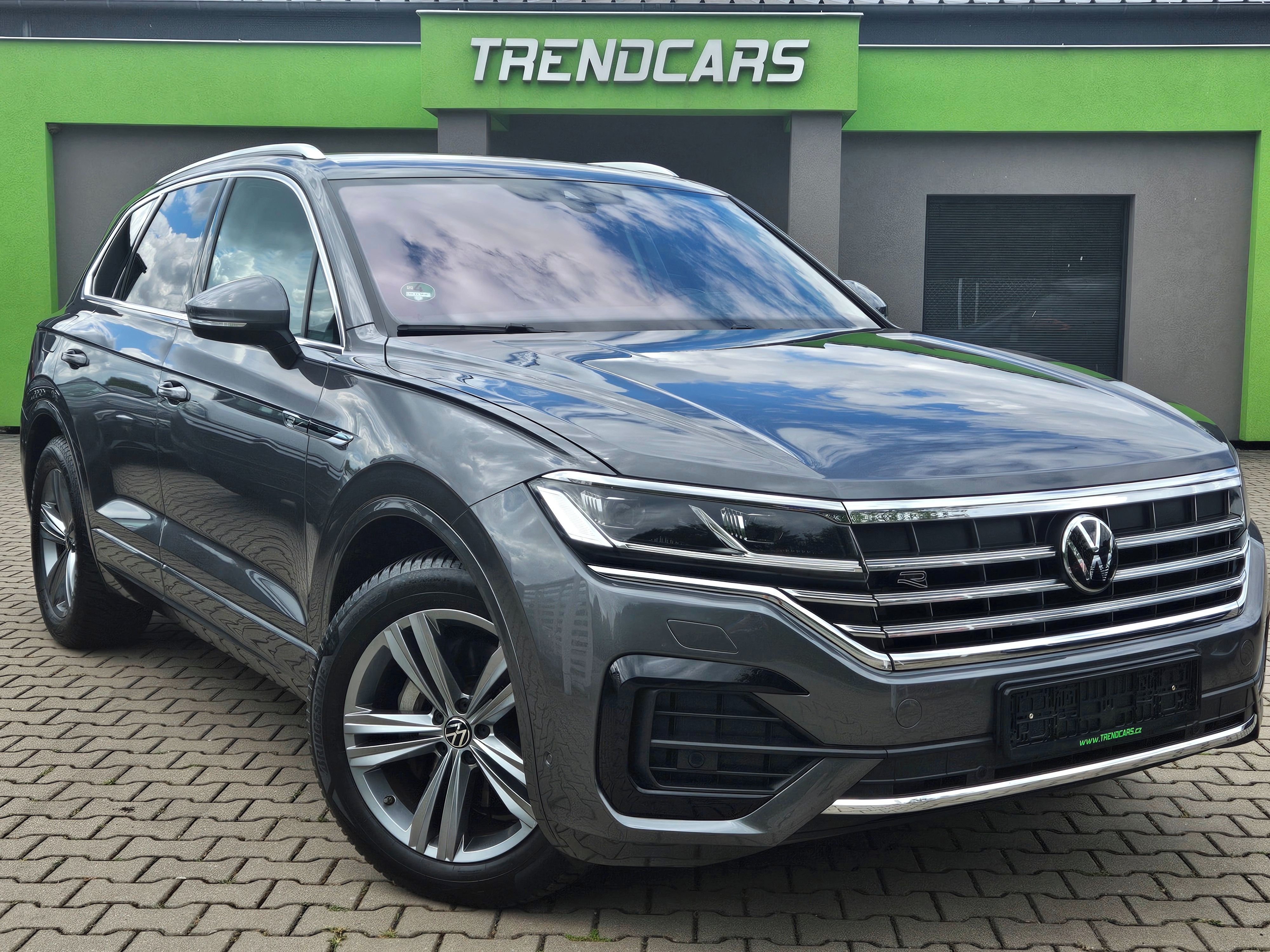 Volkswagen Touareg, 3.0 TDi R-LINE Vzuch Tažné ACC - fotka 2