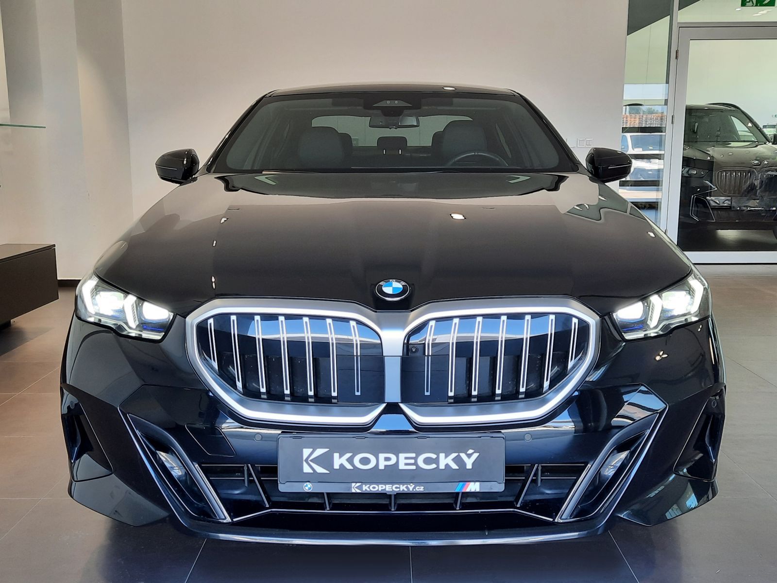 BMW Řada 5, 520d Sedan M Sport - fotka 2