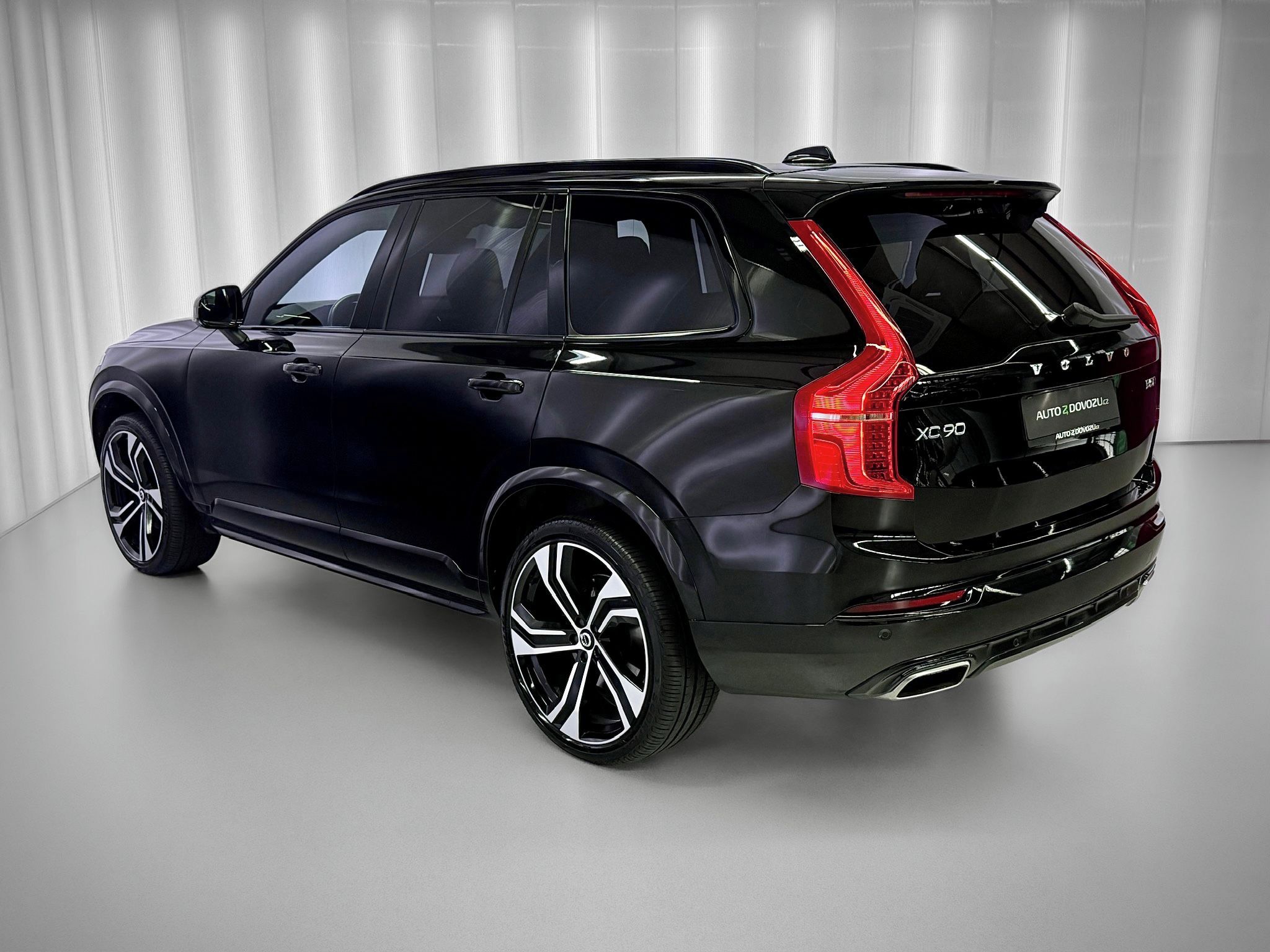 Volvo XC90, B5 AWD R-DESIGN, H&K, EL. TAŽN - fotka 5