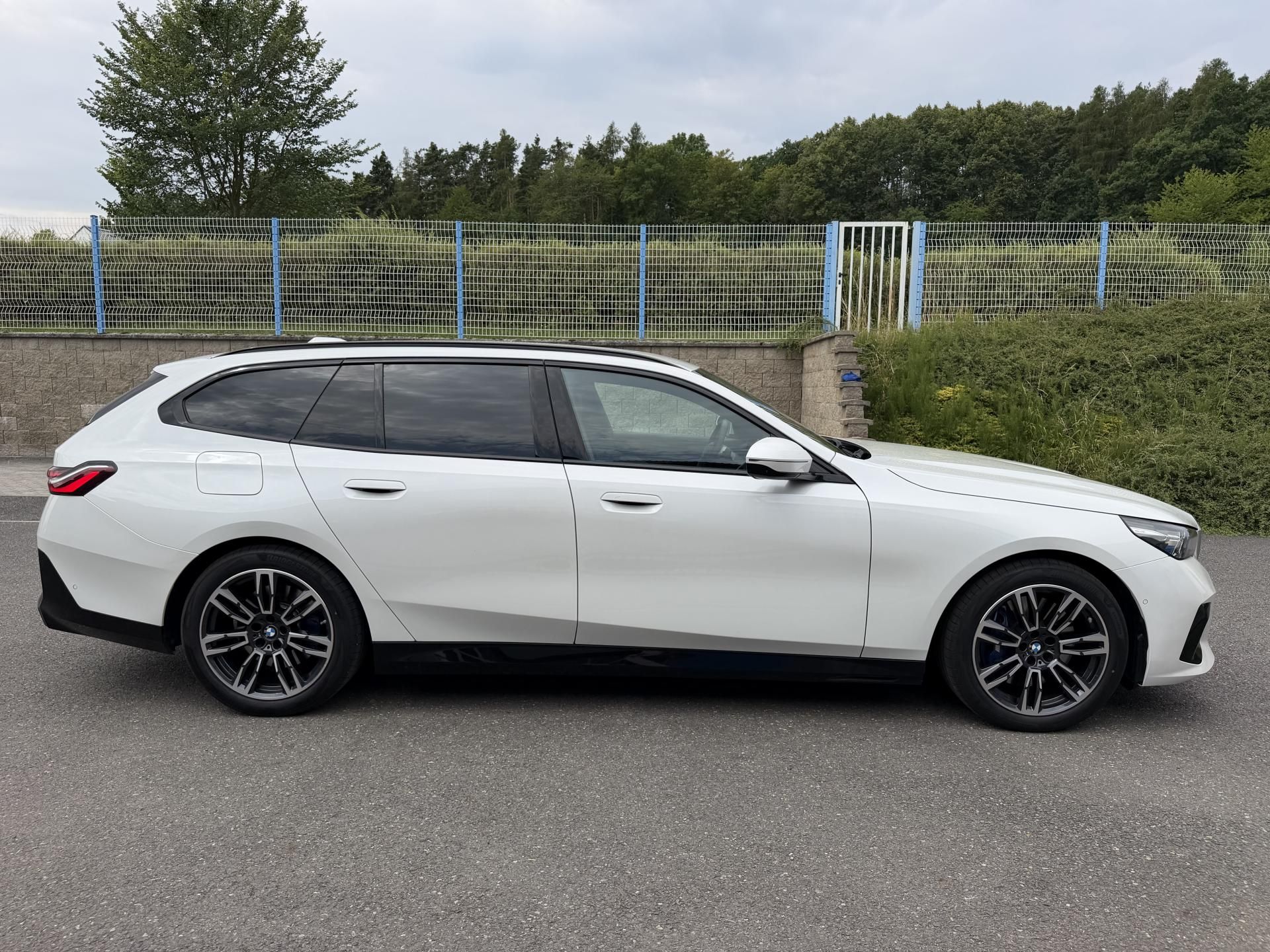 BMW Řada 5, 540D xDRIVE M SPORT Individual - fotka 4