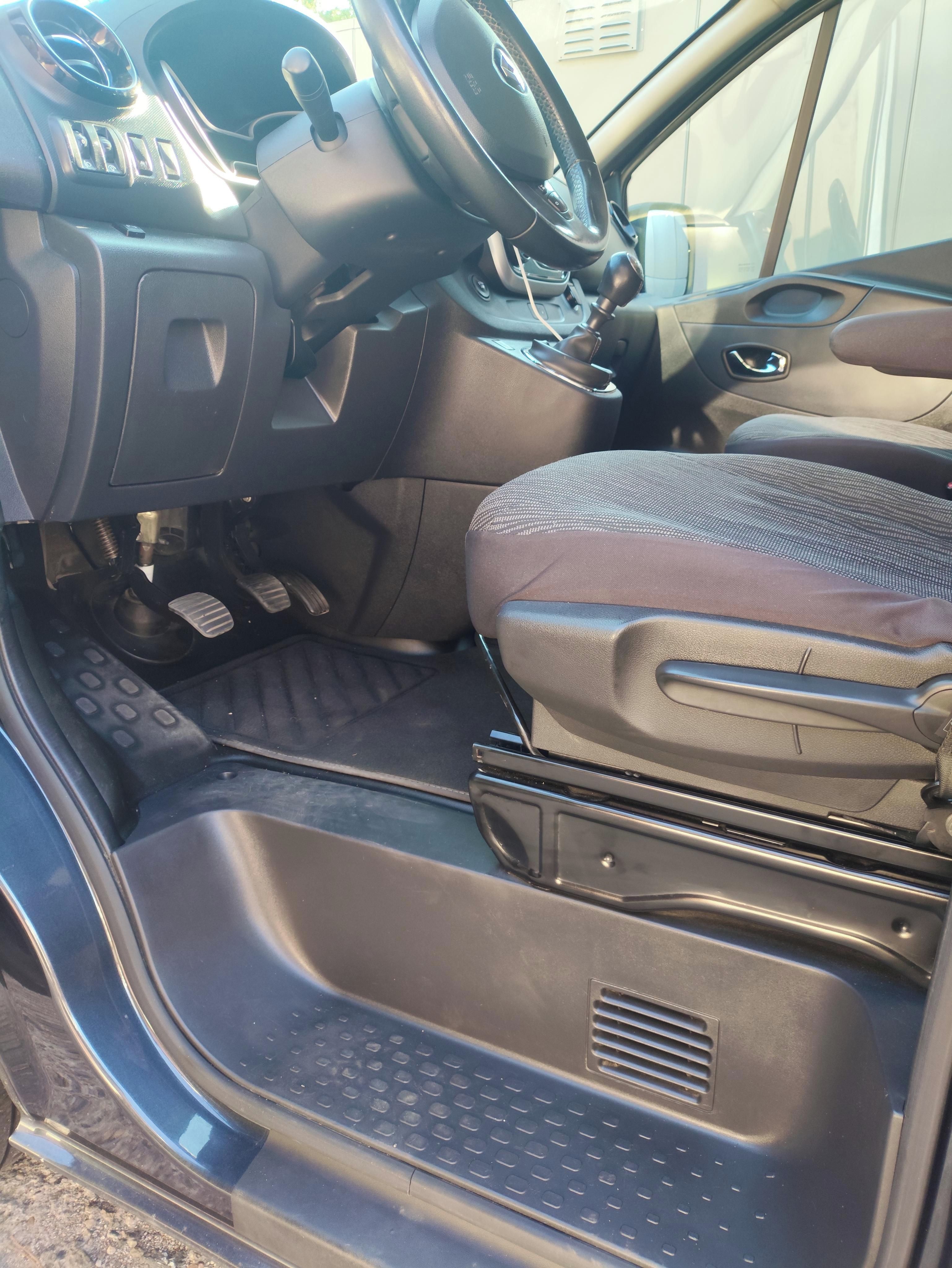 Renault Trafic, SpaceClass 8 míst 107kw - fotka 5