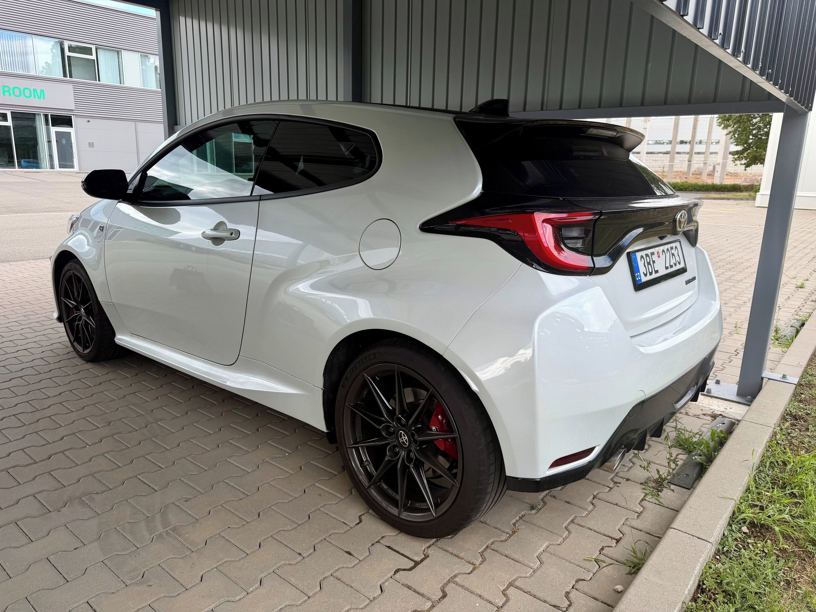Toyota GR Yaris, v úpravách navíc za 665.566,- - fotka 2