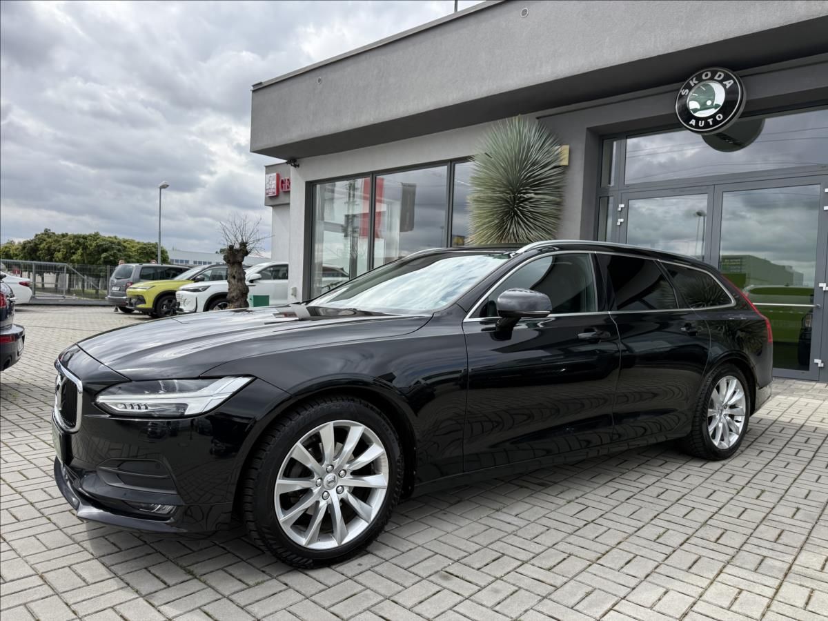 Volvo V90, 2,0 D4 140kW  AUT MOMENTUM LED - fotka 2