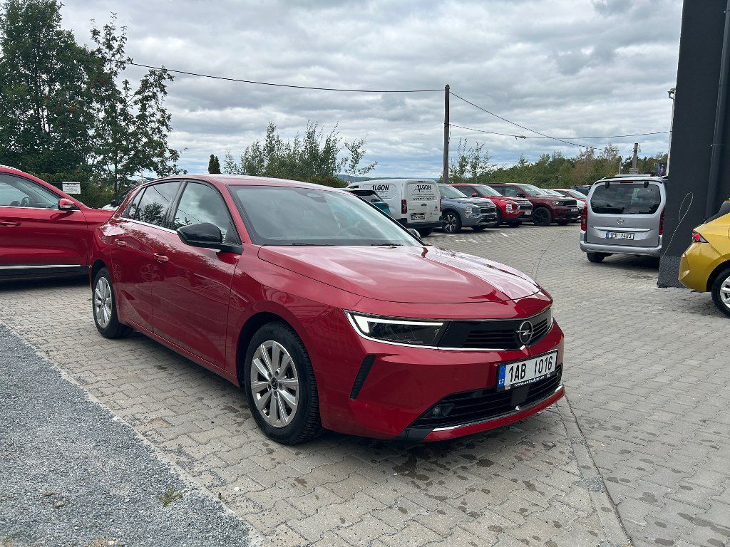 Opel Astra, Elegance 1,2 Turbo 96kW MT6 - fotka 5