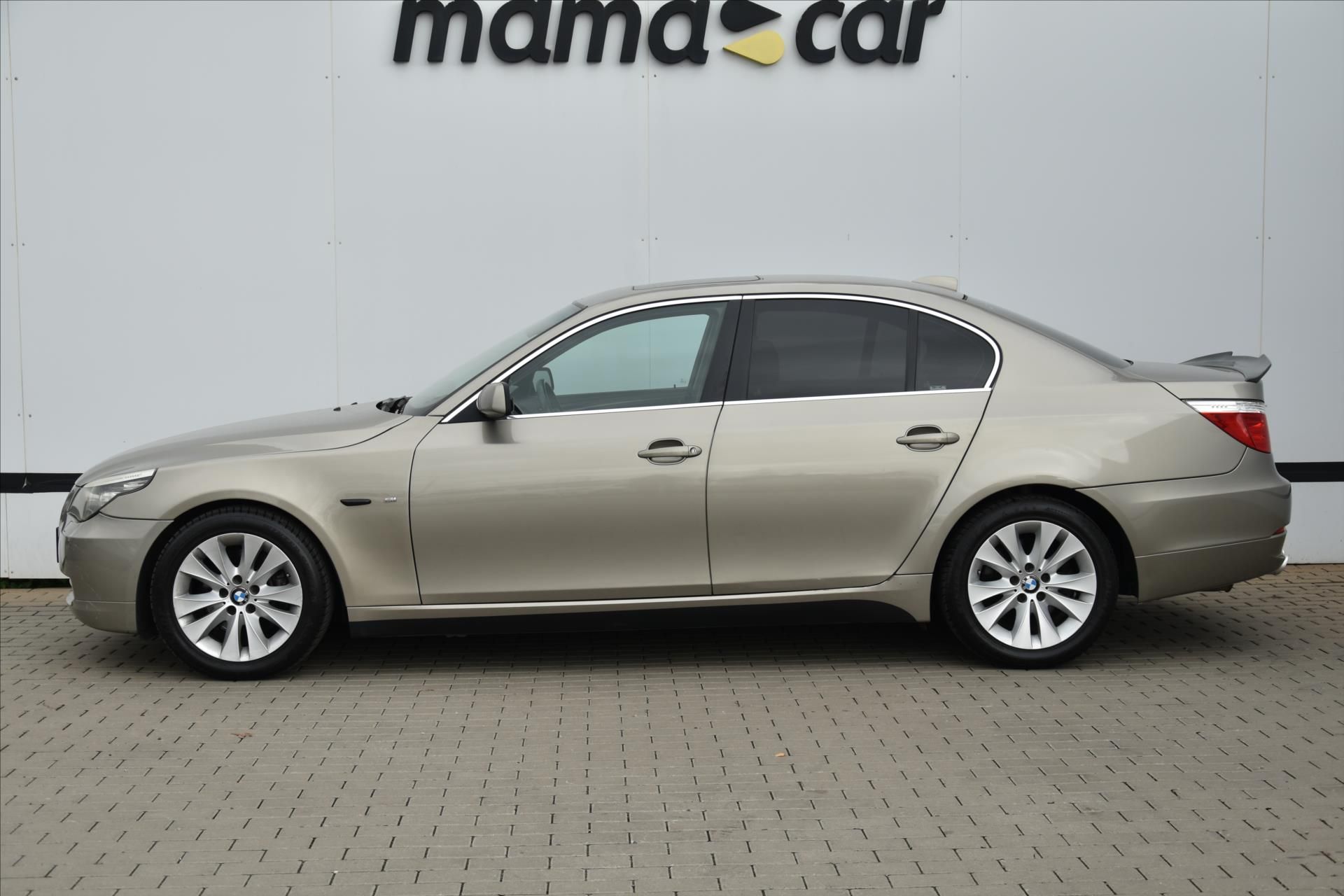 BMW Řada 5, 535 XI 225kW 4x4 - fotka 4