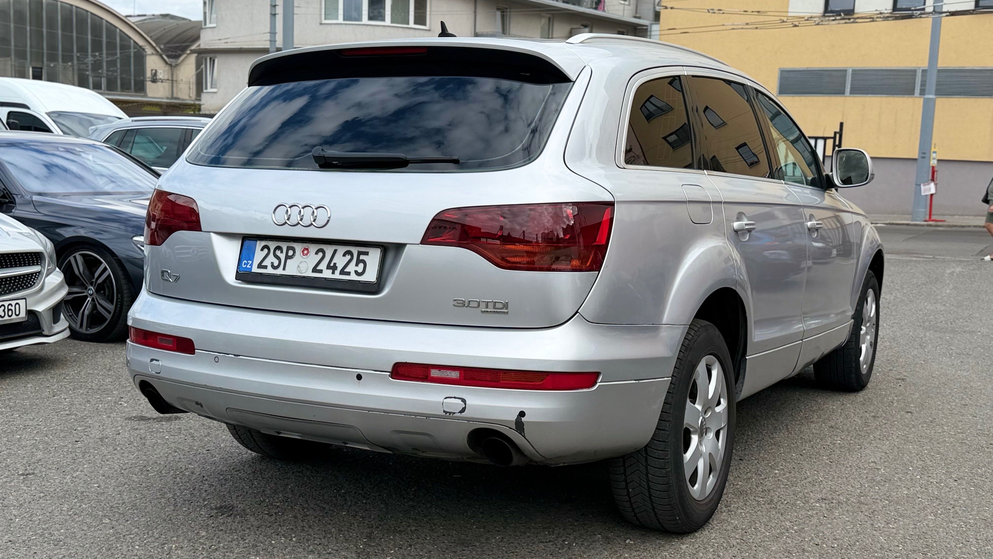 Audi Q7, 3.0TDI  171Kw tažné 3.5t 5mist - fotka 6