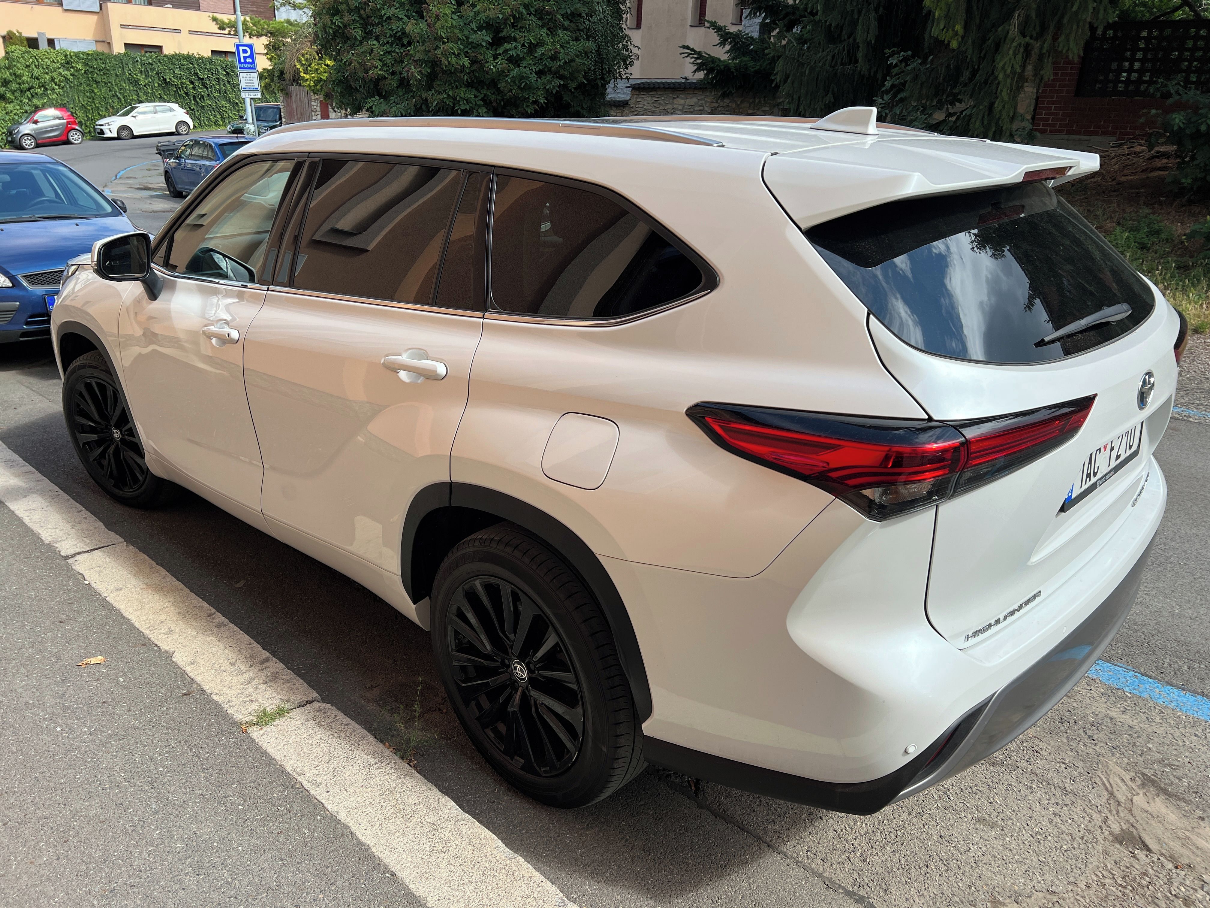 Toyota Highlander, 2.5 Hybrid Executive Skyview - fotka 4