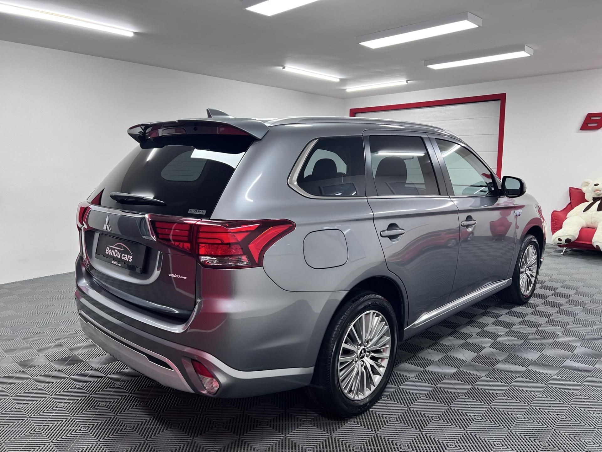 Mitsubishi Outlander, 2.4 PHEV 165 kW, 4x4, 2020 - fotka 4