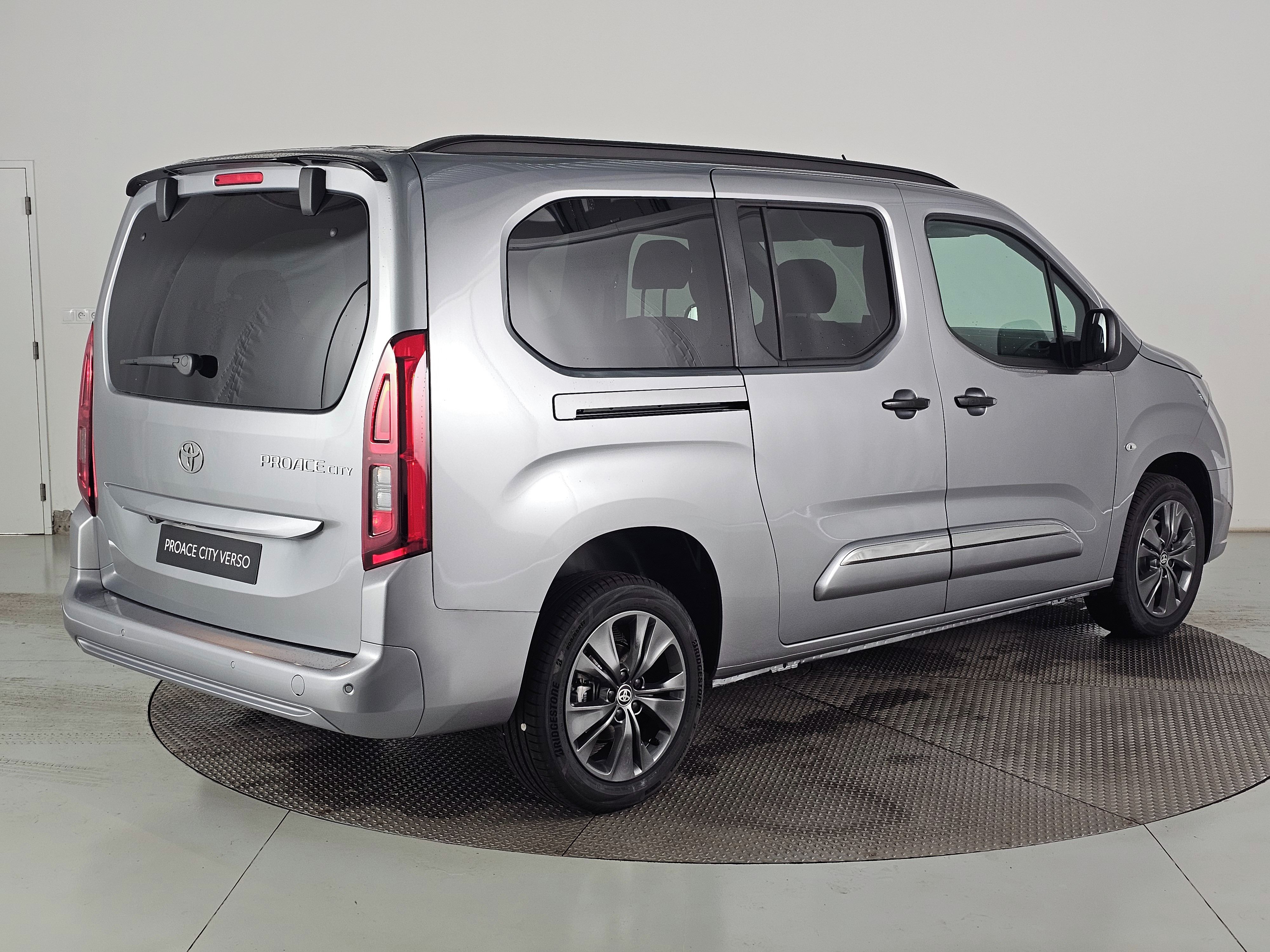 Toyota Proace City Verso, Long 1,5D 130PS Family 7míst - fotka 5