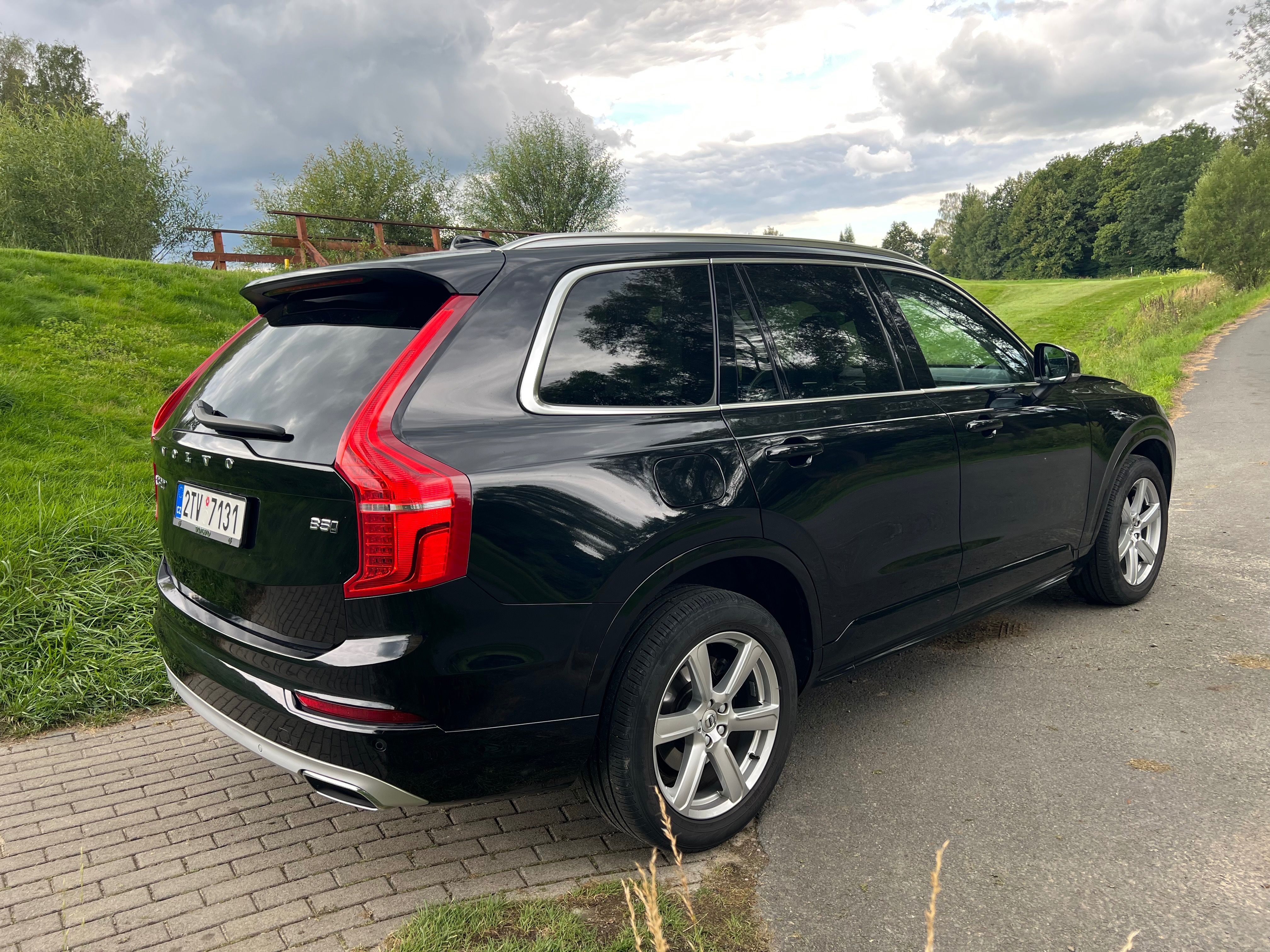 Volvo XC90, B5 2.0i Mild-Hybrid AWD 184kw - fotka 4
