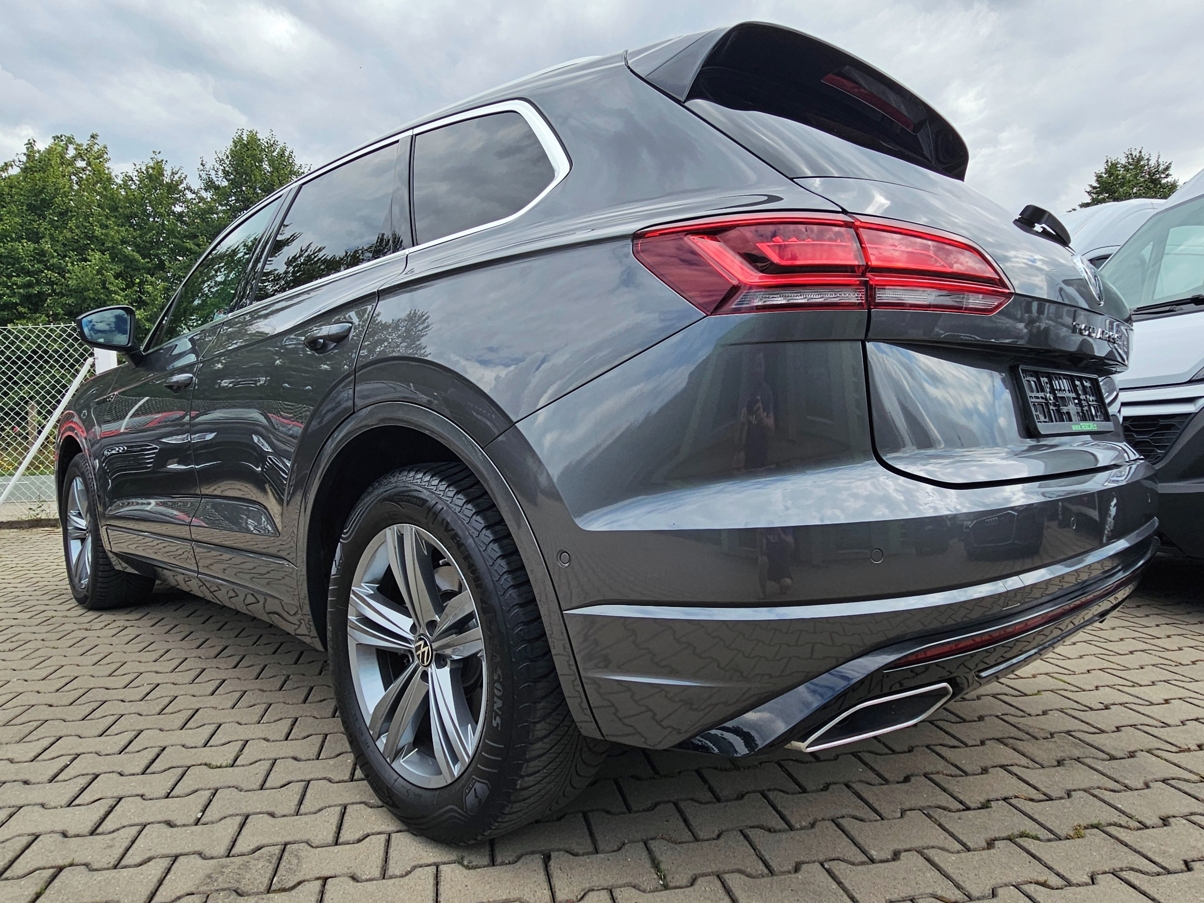 Volkswagen Touareg, 3.0 TDi R-LINE Vzuch Tažné ACC - fotka 6