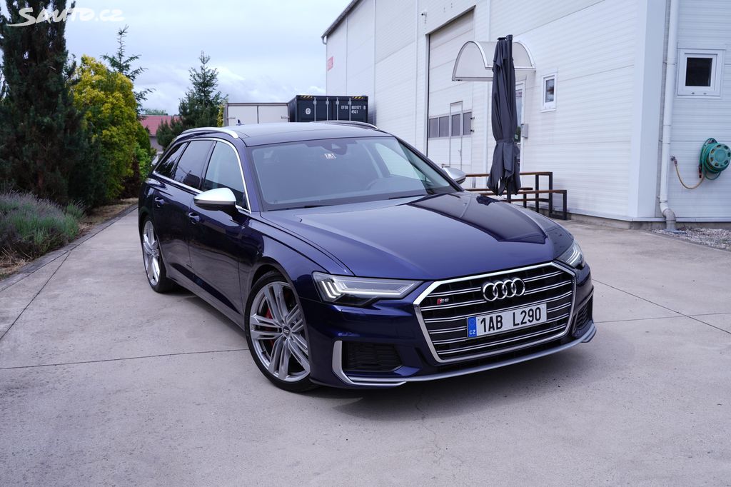 Audi S6 Avant, Nebouráno, aut. servis