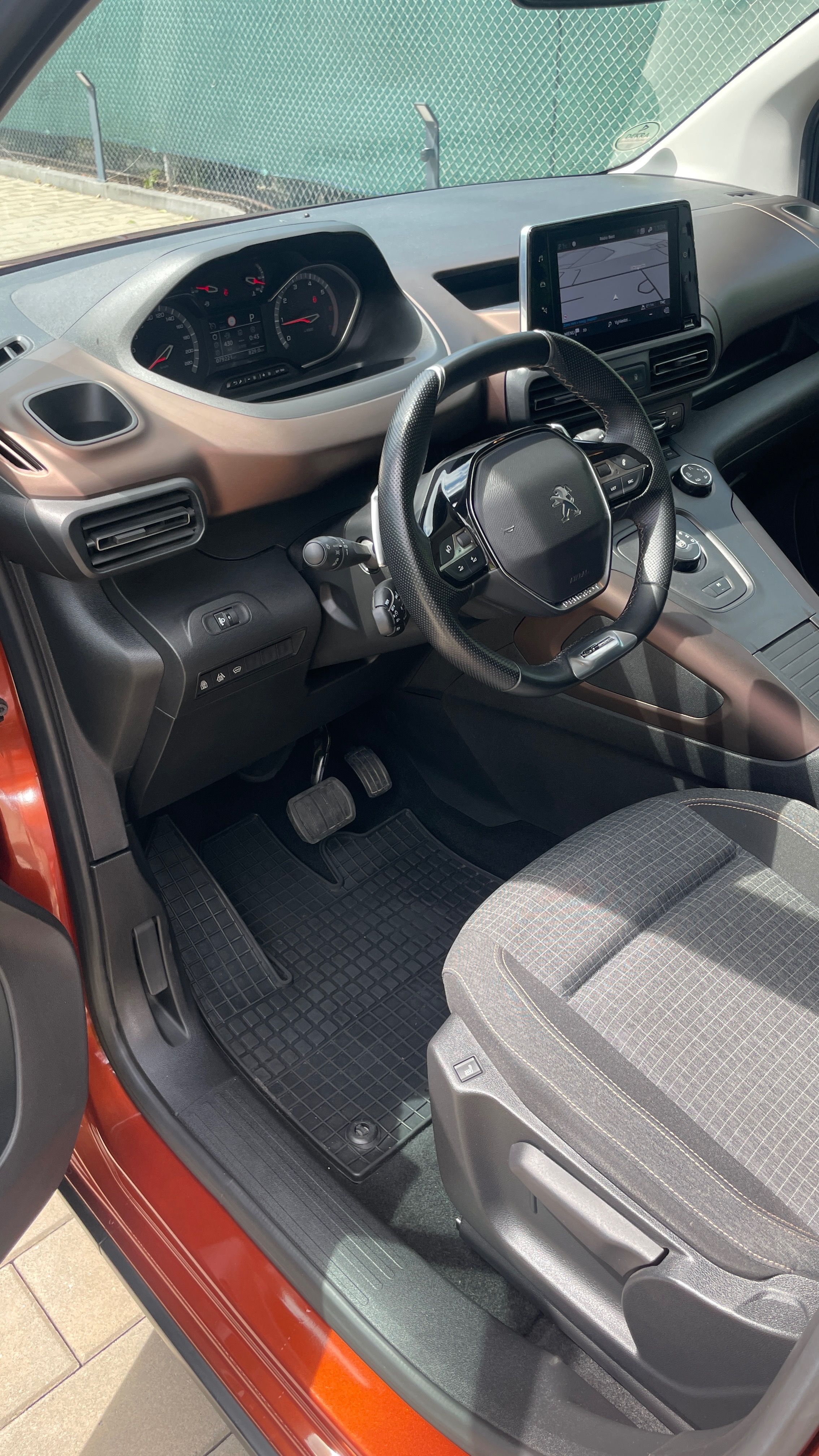 Peugeot Rifter, 1.5 BlueHDi 96kW EAT8 v záruce - fotka 5