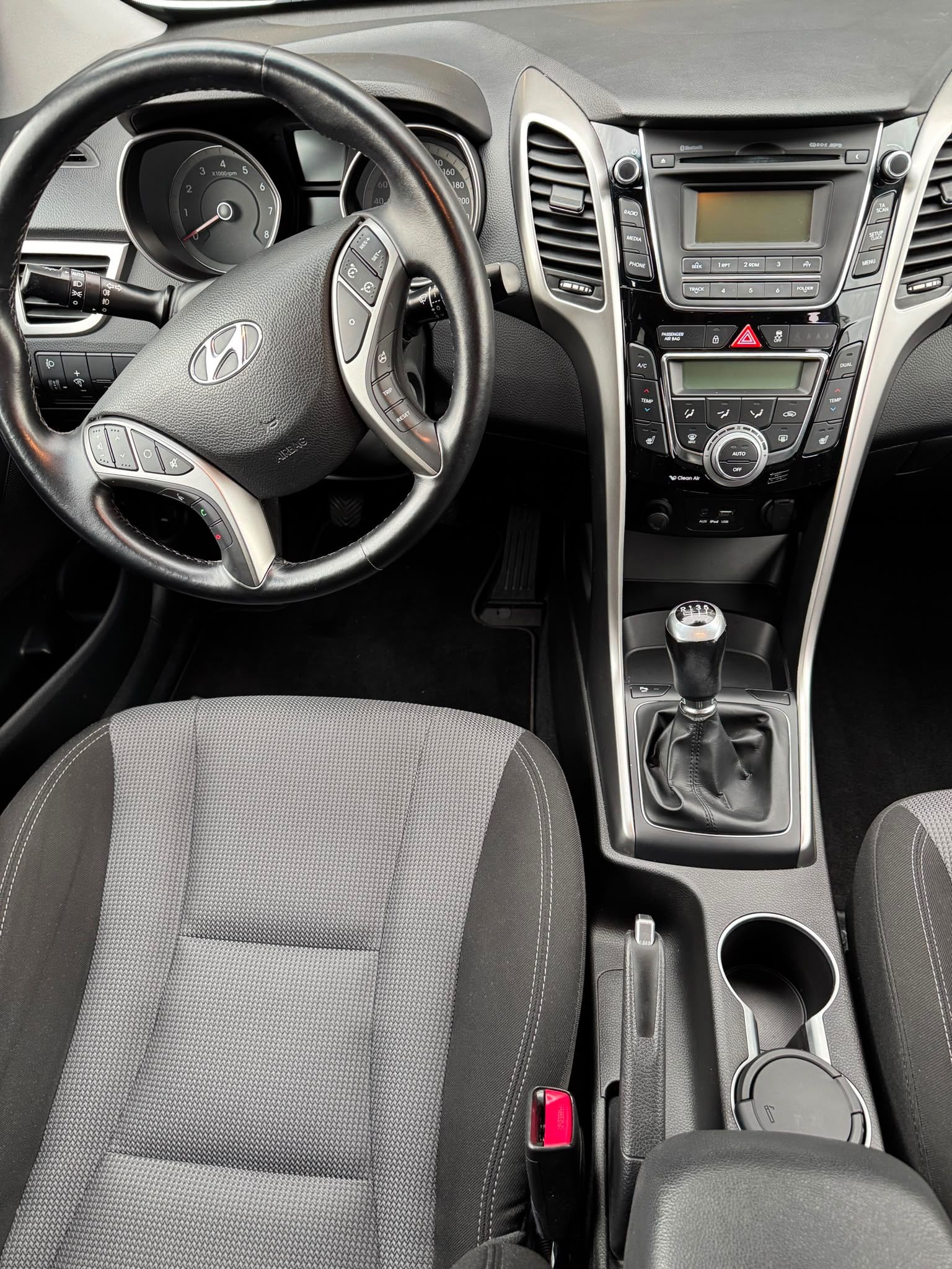 Hyundai i30, 1,6GDi Kombi Nehavarováno - fotka 6