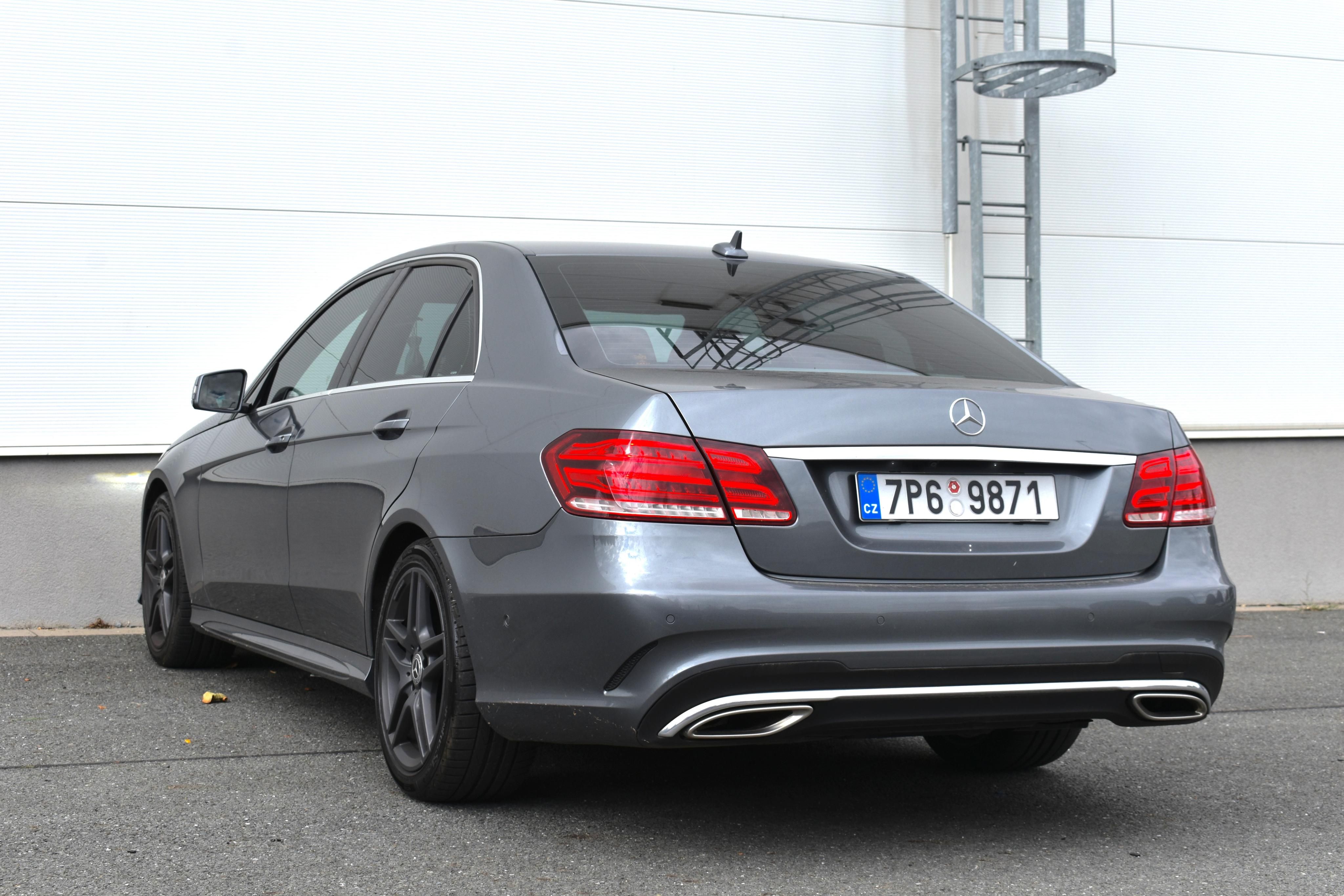 Mercedes-Benz Třídy E, 220d/4MATIC/2016/125KW/141TKM - fotka 4