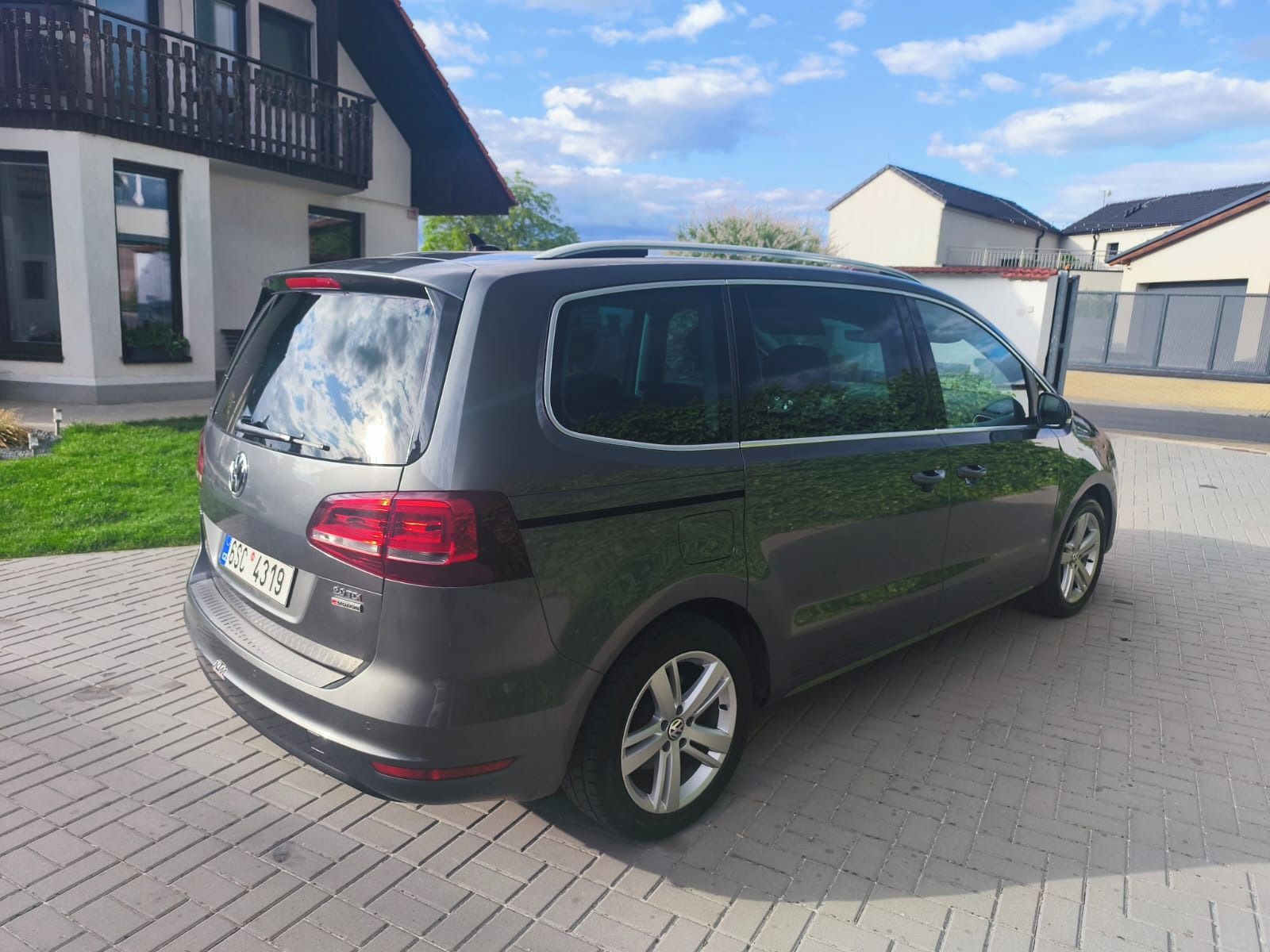Volkswagen Sharan, 4x4 FACELIFT,7mist,tažné - fotka 3