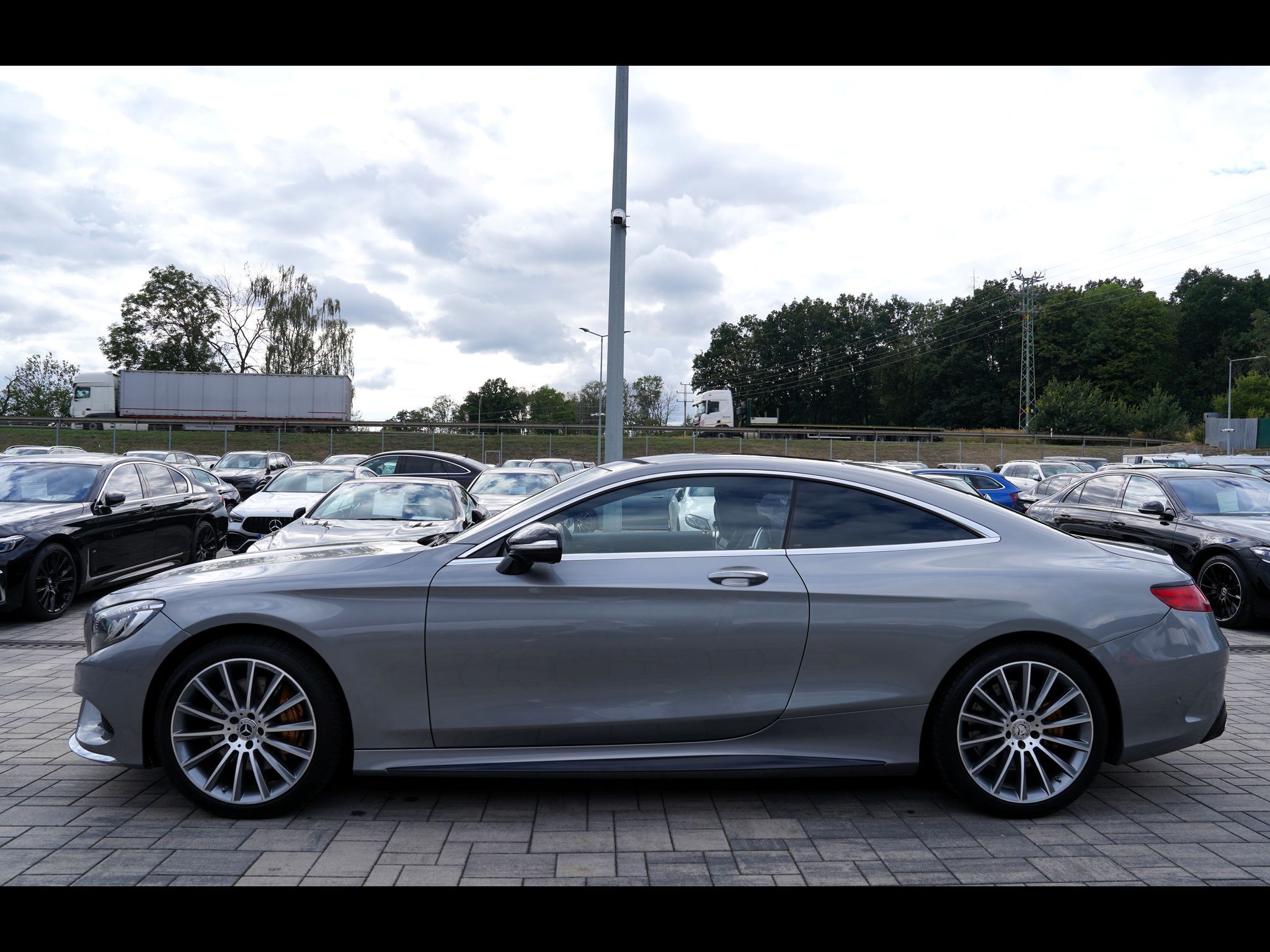 Mercedes-Benz Třídy S, S 500 4Matic Coupe AMG - fotka 3