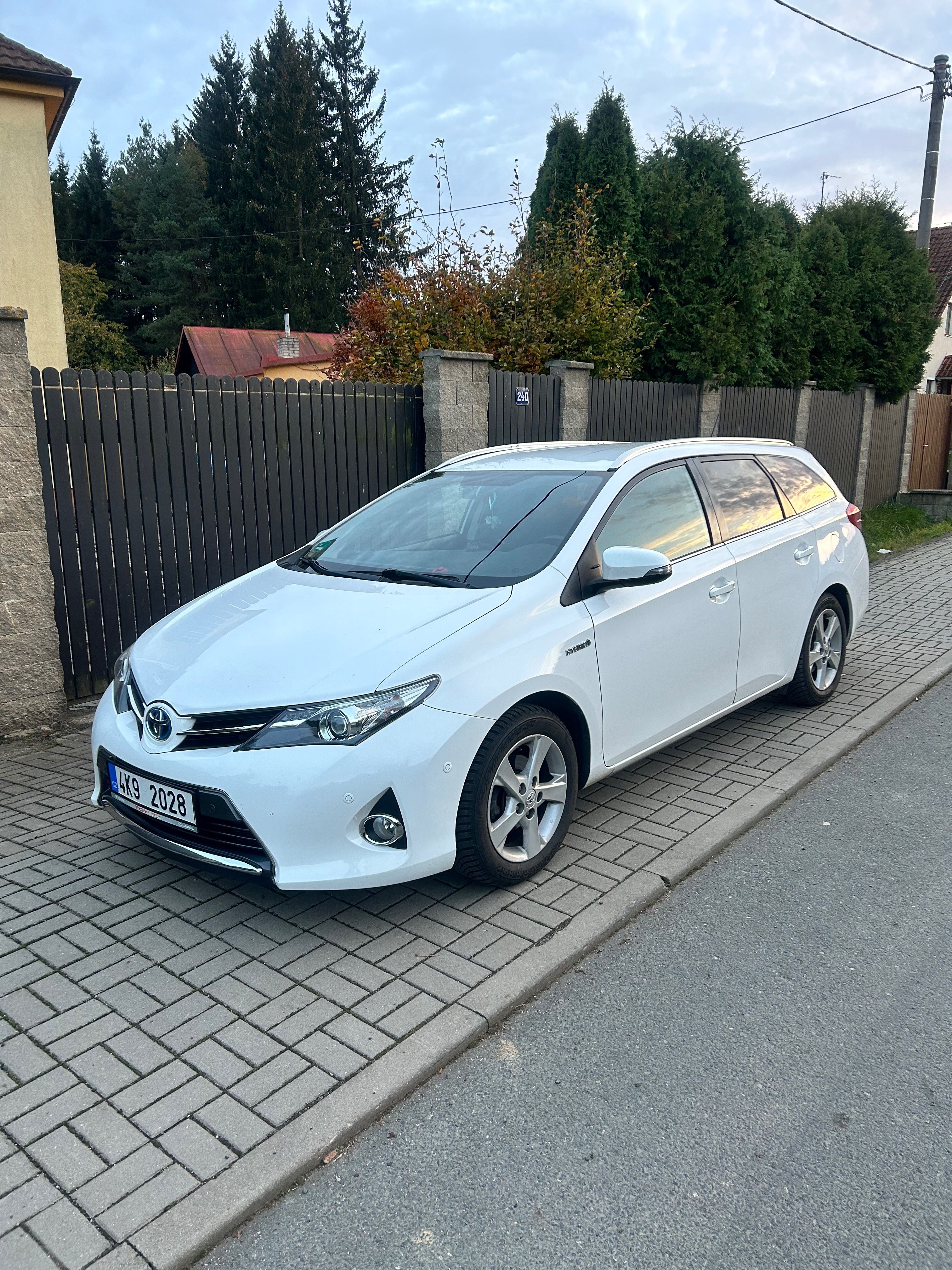 Toyota Auris, TOYOTA AURIS HYBRID
