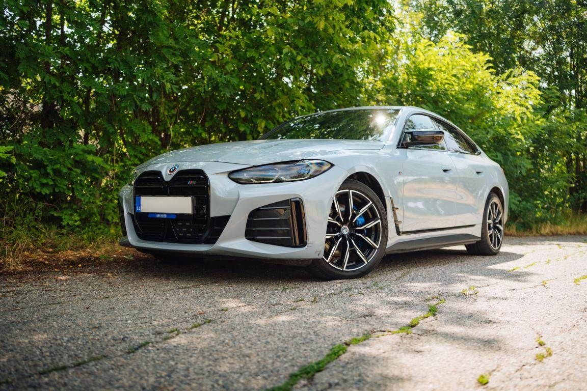 BMW i4, M50, SoH 88% - fotka 5