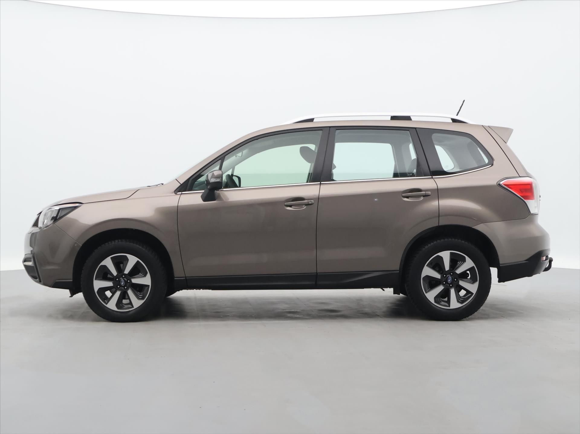 Subaru Forester, 2,0 i-L 110kW Comfort 4x4 CZ - fotka 4