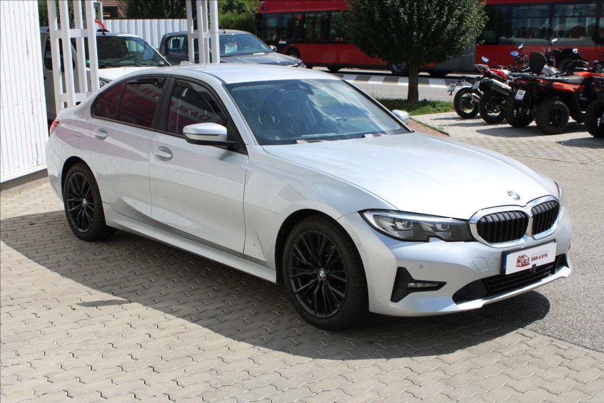 BMW Řada 3, 2,0 318D 110kW TOP - fotka 2