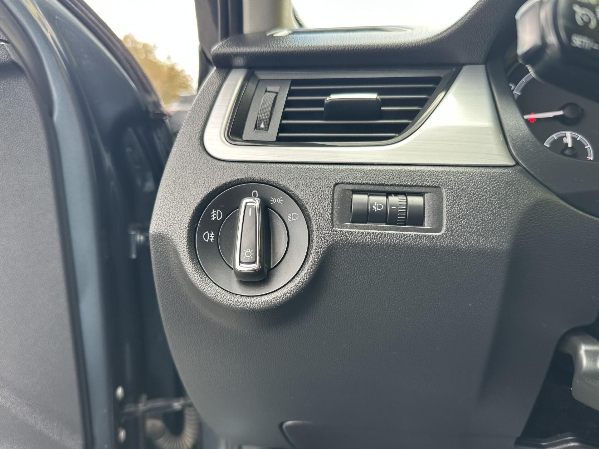Škoda Rapid, SPACEBACK 1.0/70kW * 2.Maj - fotka 6